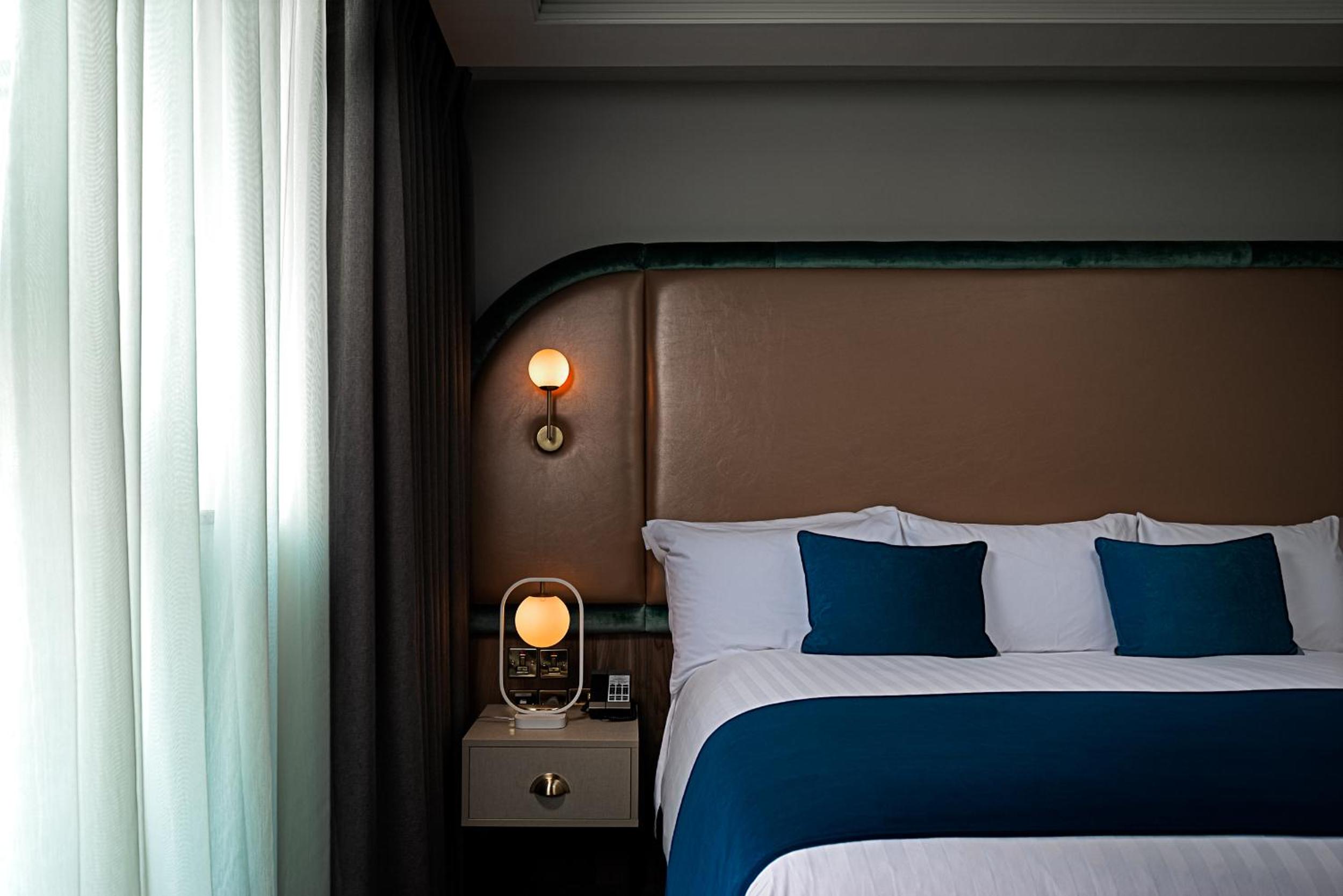 Deluxe King Room - Photo 6