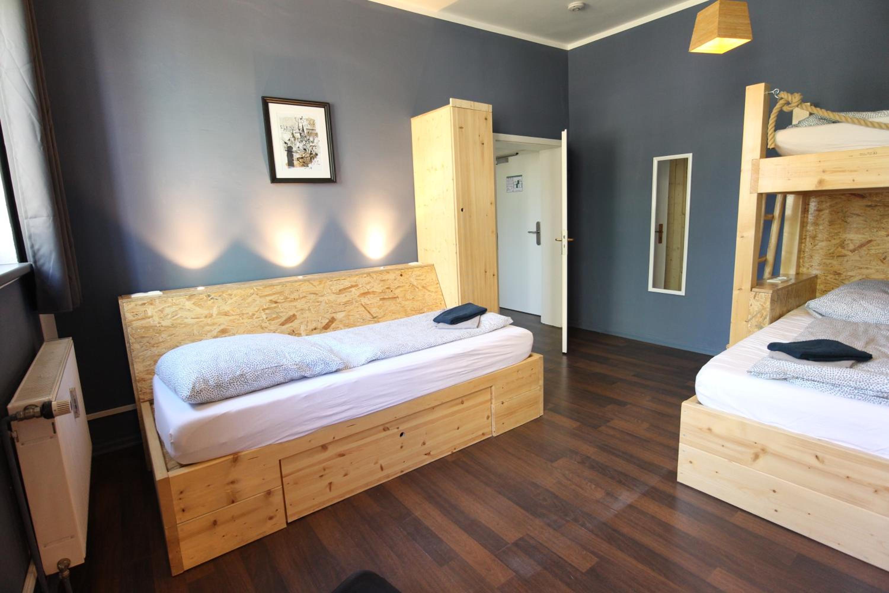 Quadruple Room with Private Bathroom photo 2