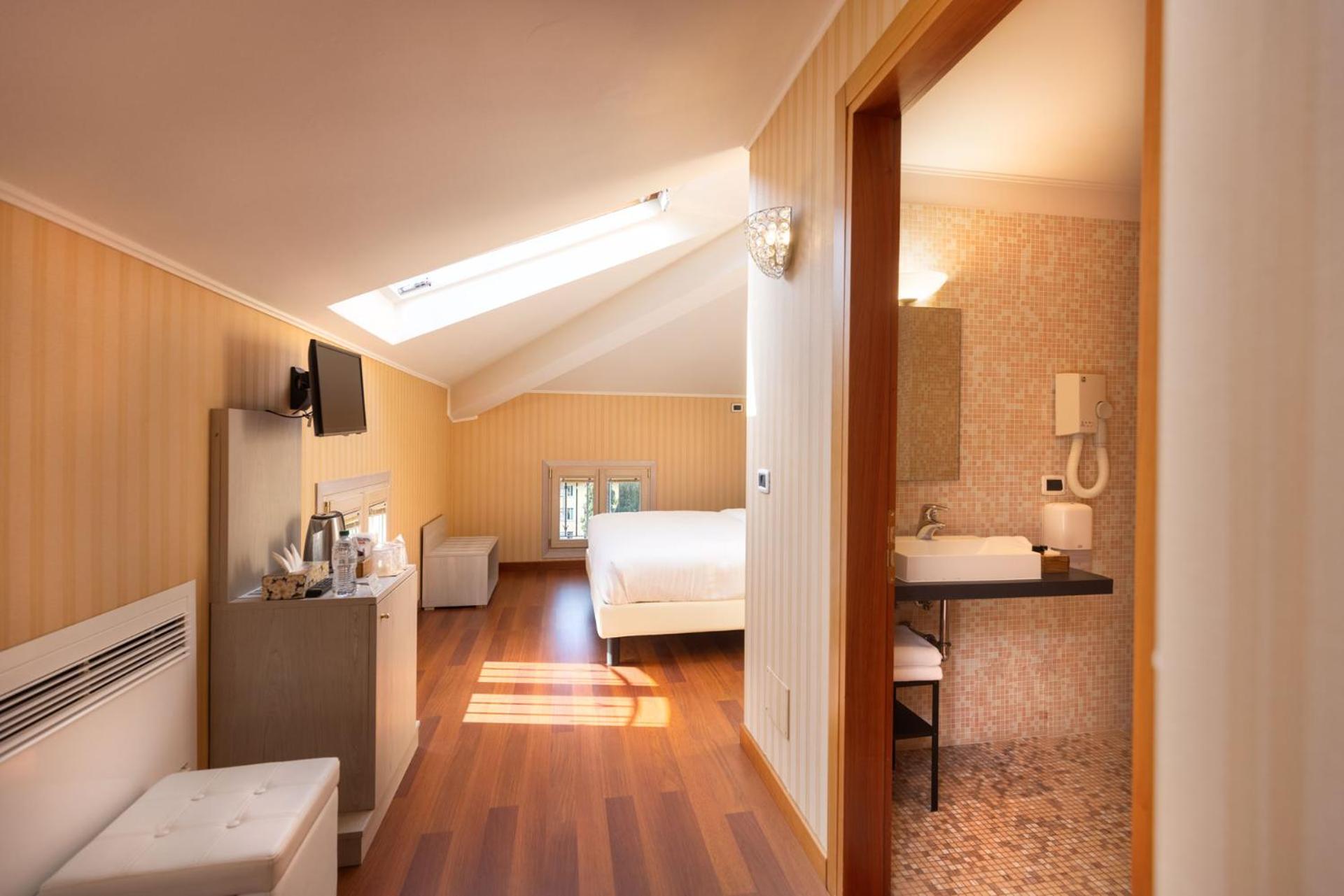 Double Attic with Partial Lake View