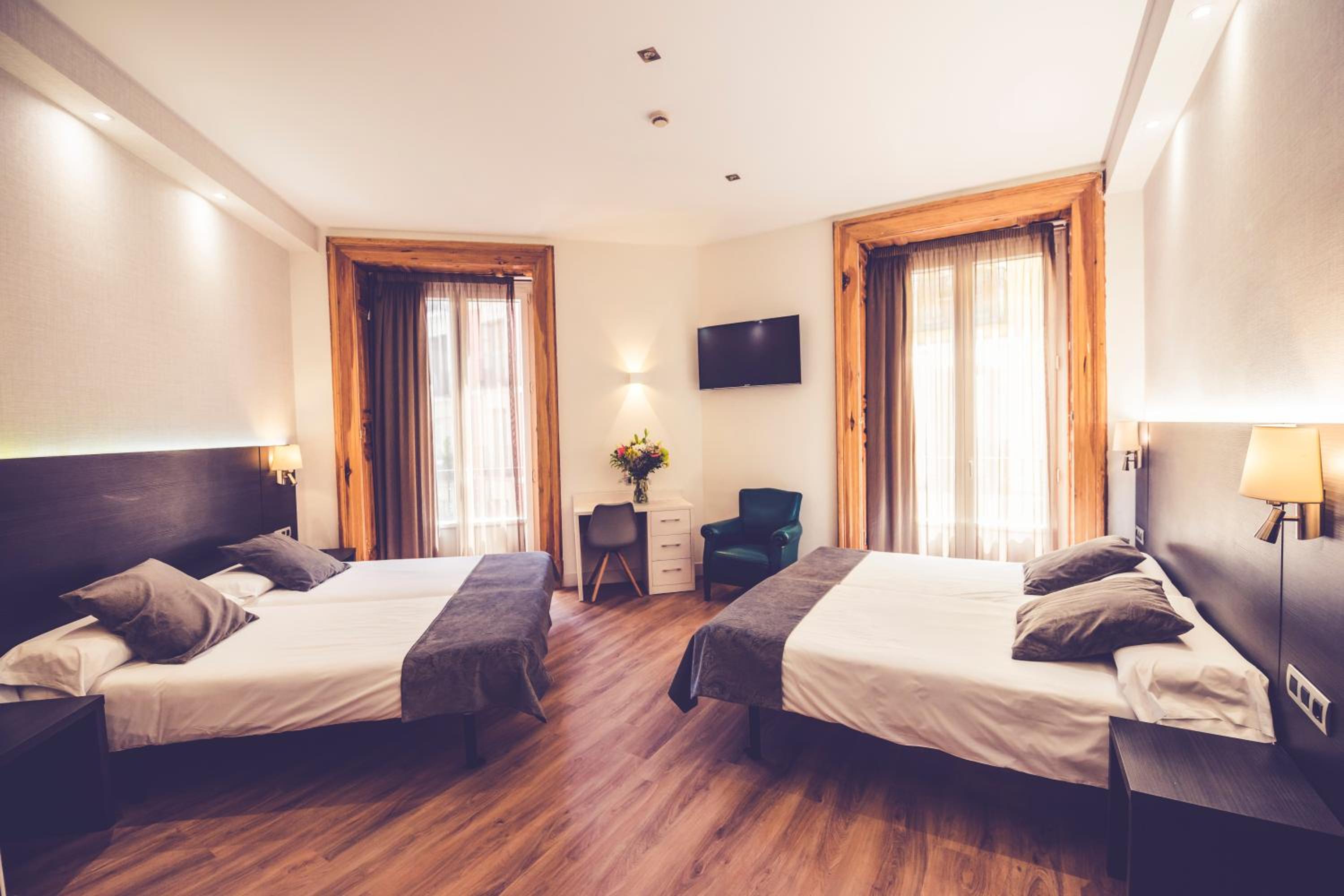 Quadruple Room - Photo 11