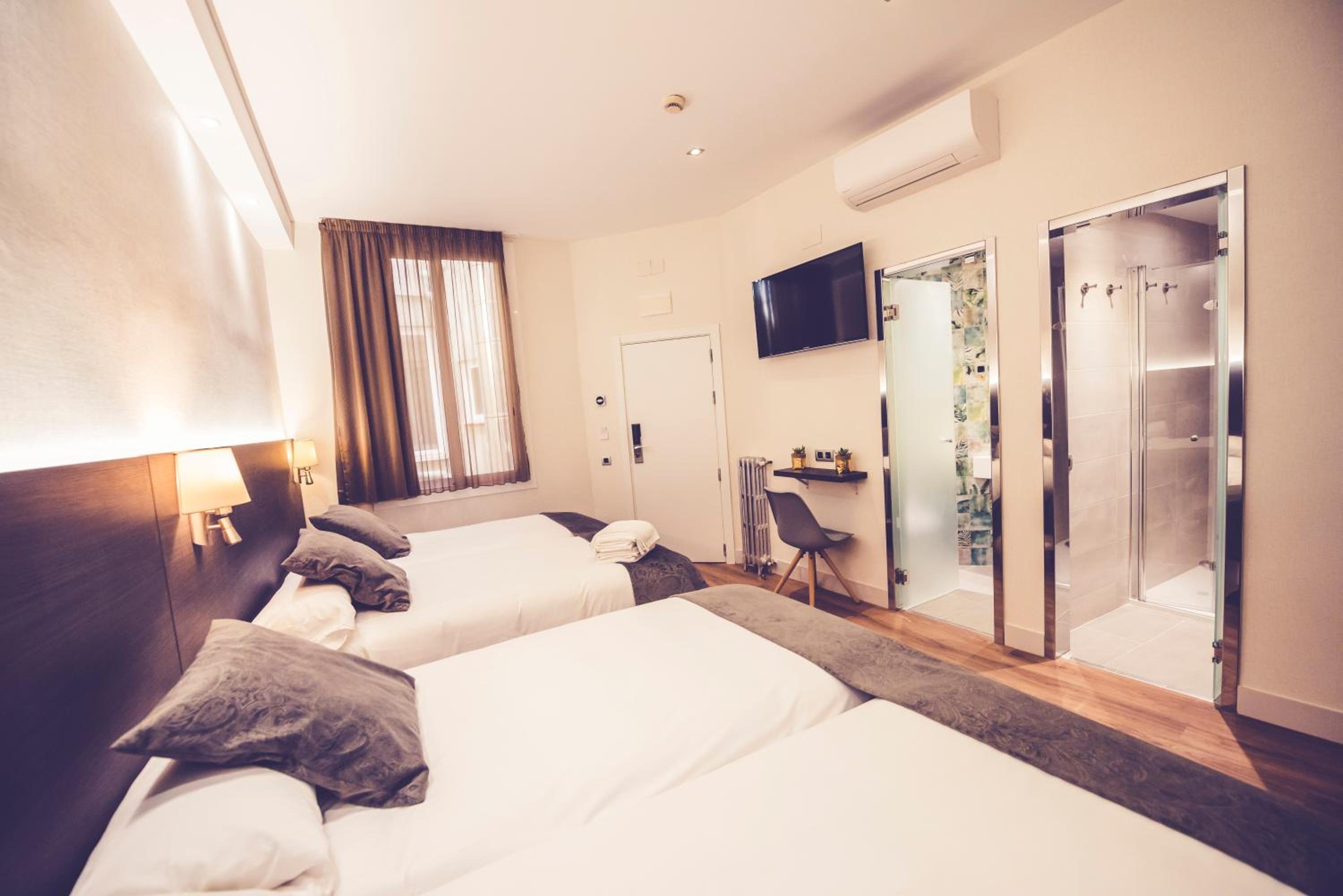 Quadruple Room - Photo 10