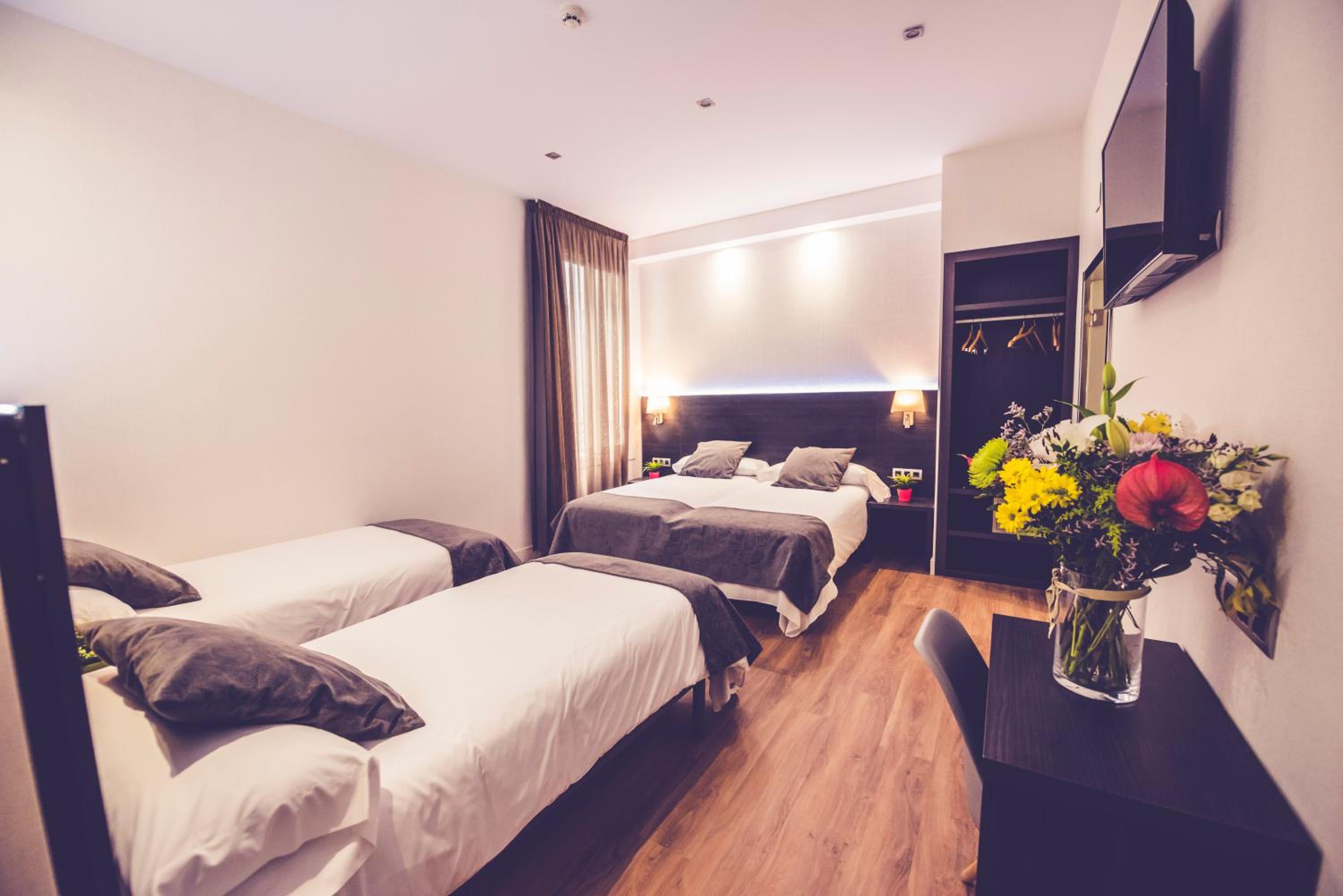 Quadruple Room - Photo 9
