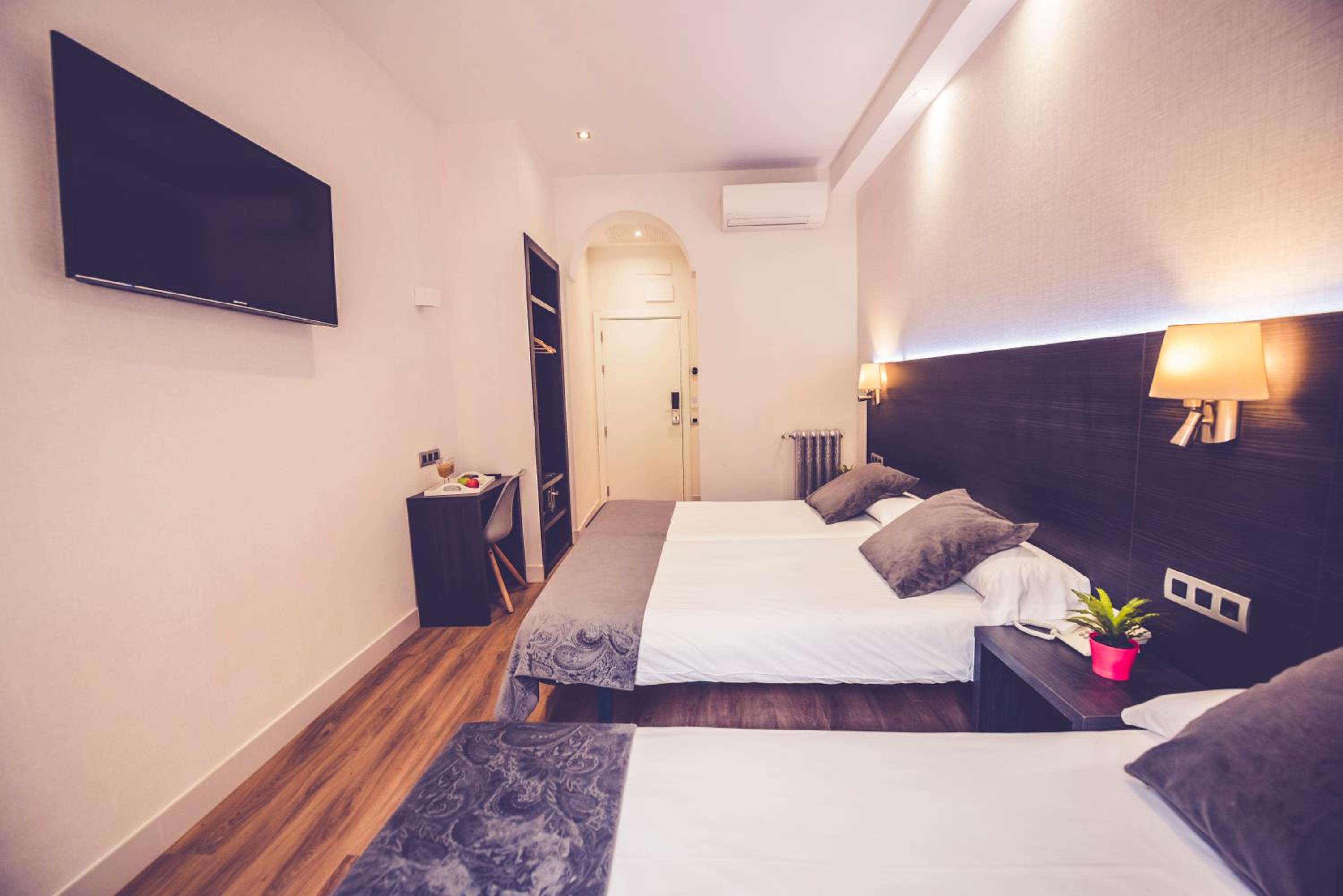 Triple Room - Photo 11