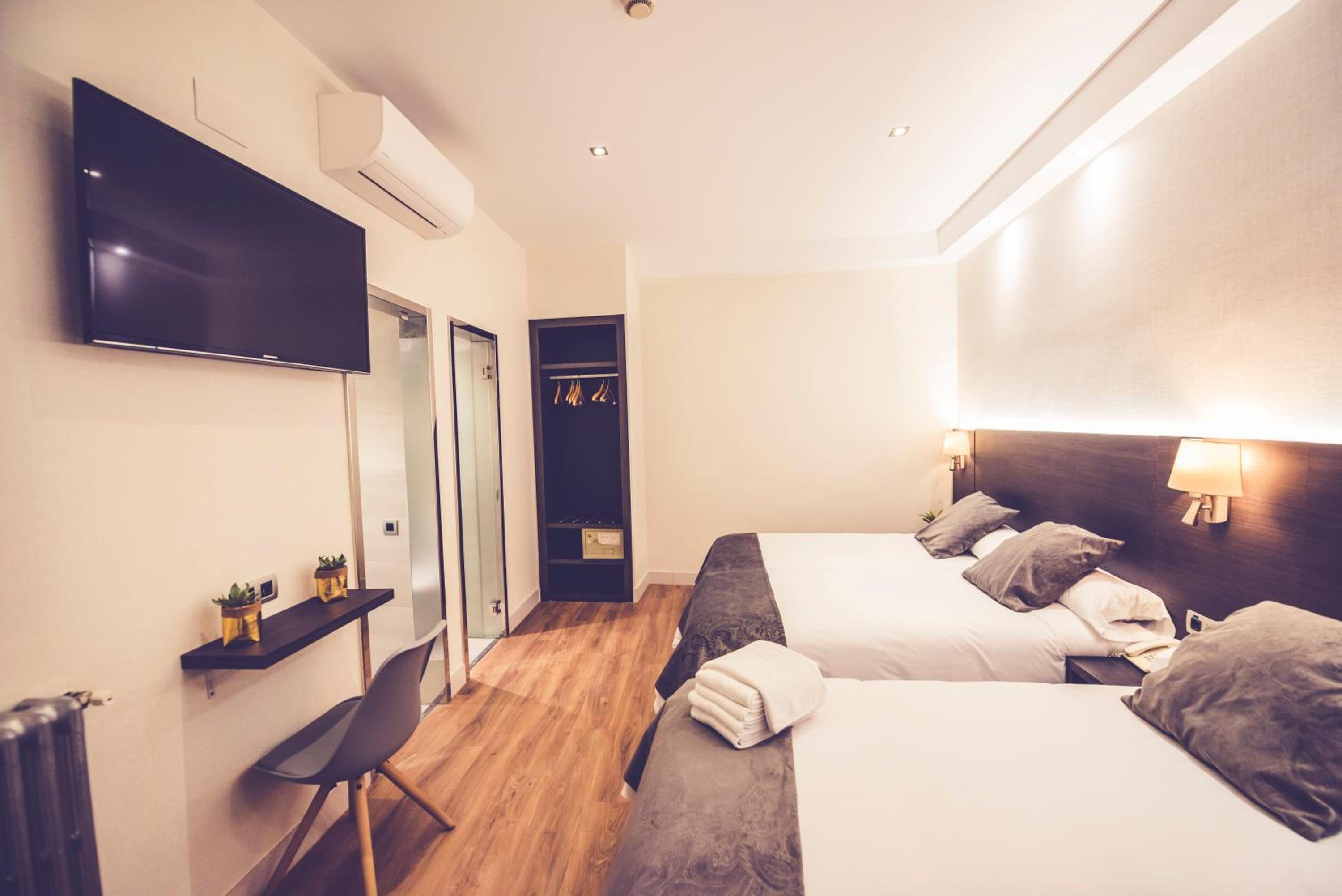 Triple Room - Photo 12