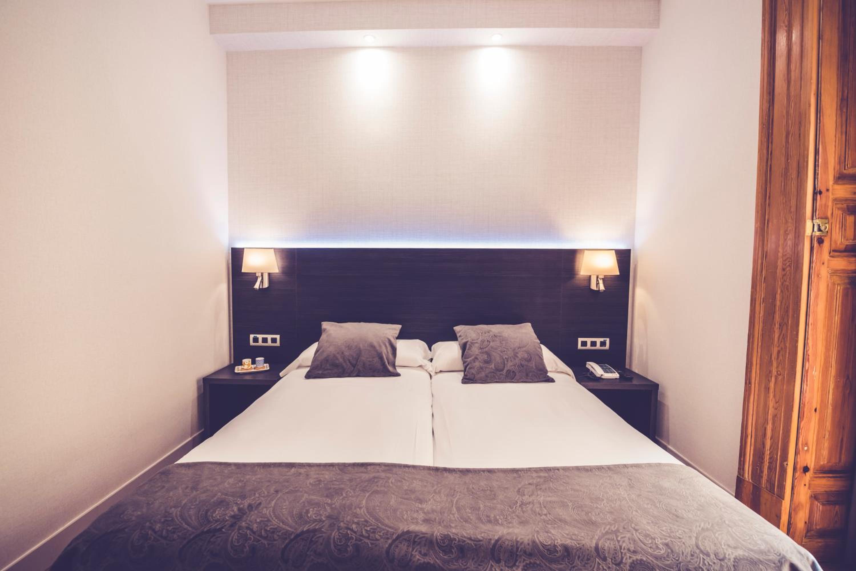 Double or Twin Room (1-2 Adults) - Photo 1