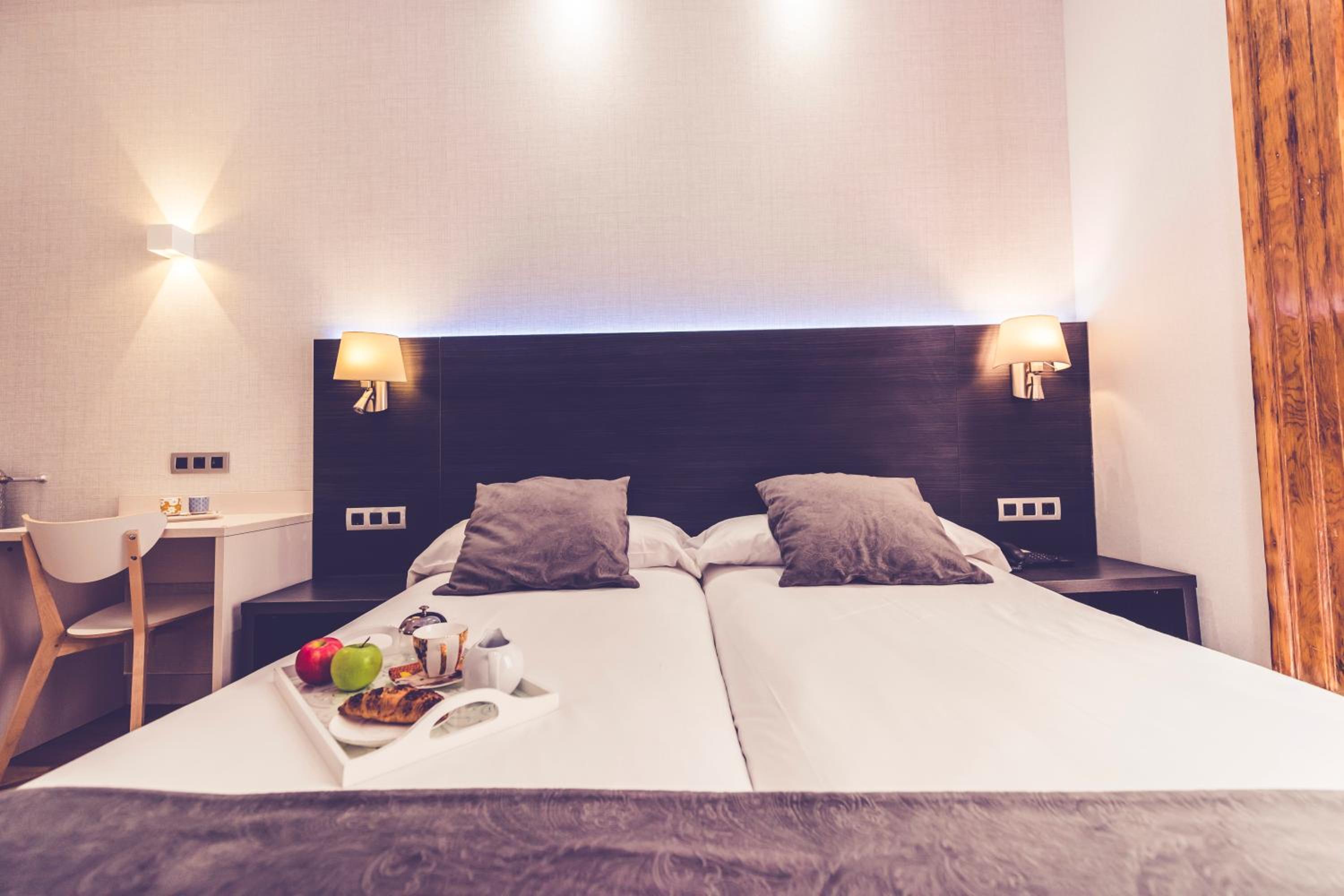 Double or Twin Room (1-2 Adults) - Photo 22