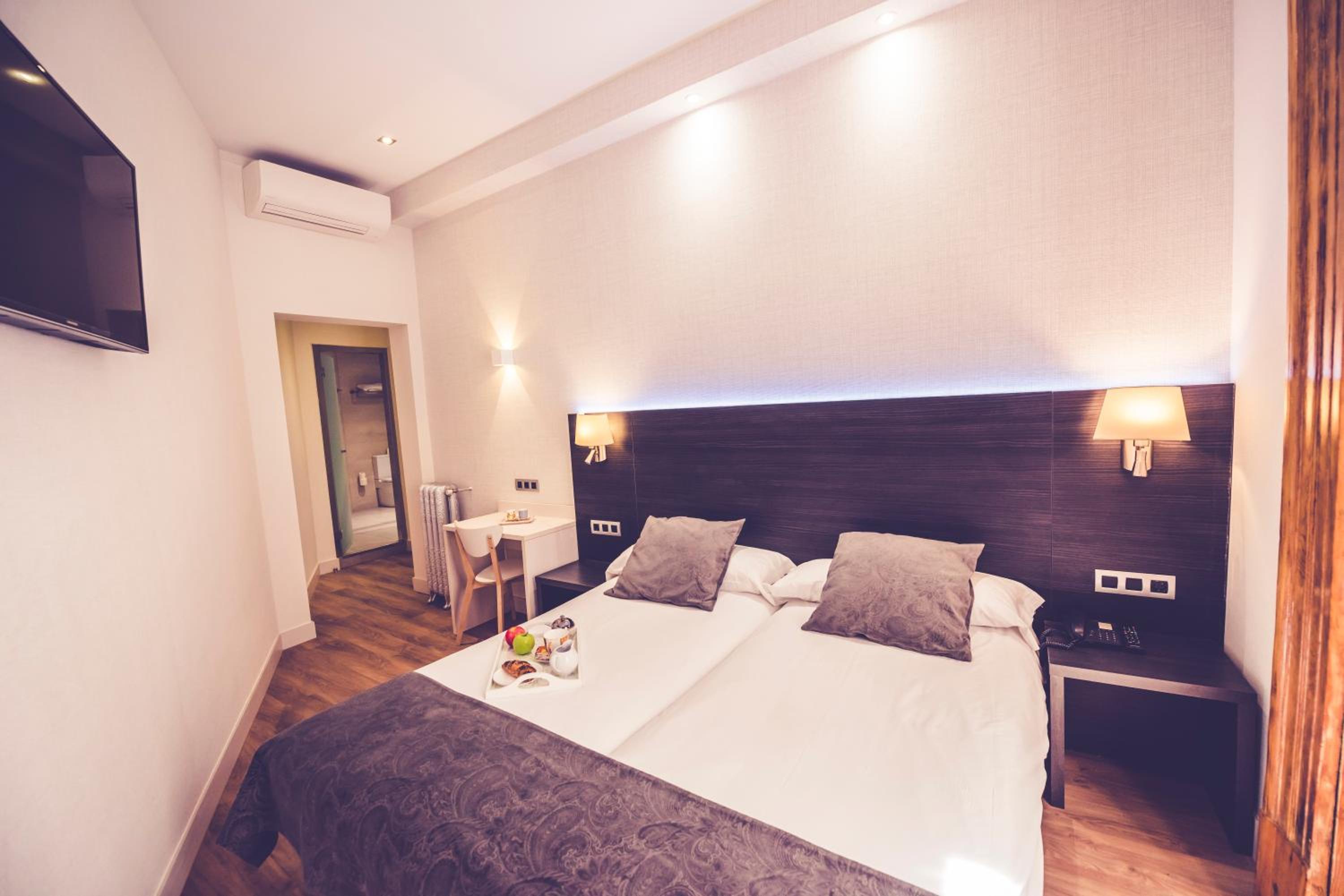 Double or Twin Room (1-2 Adults) - Photo 21