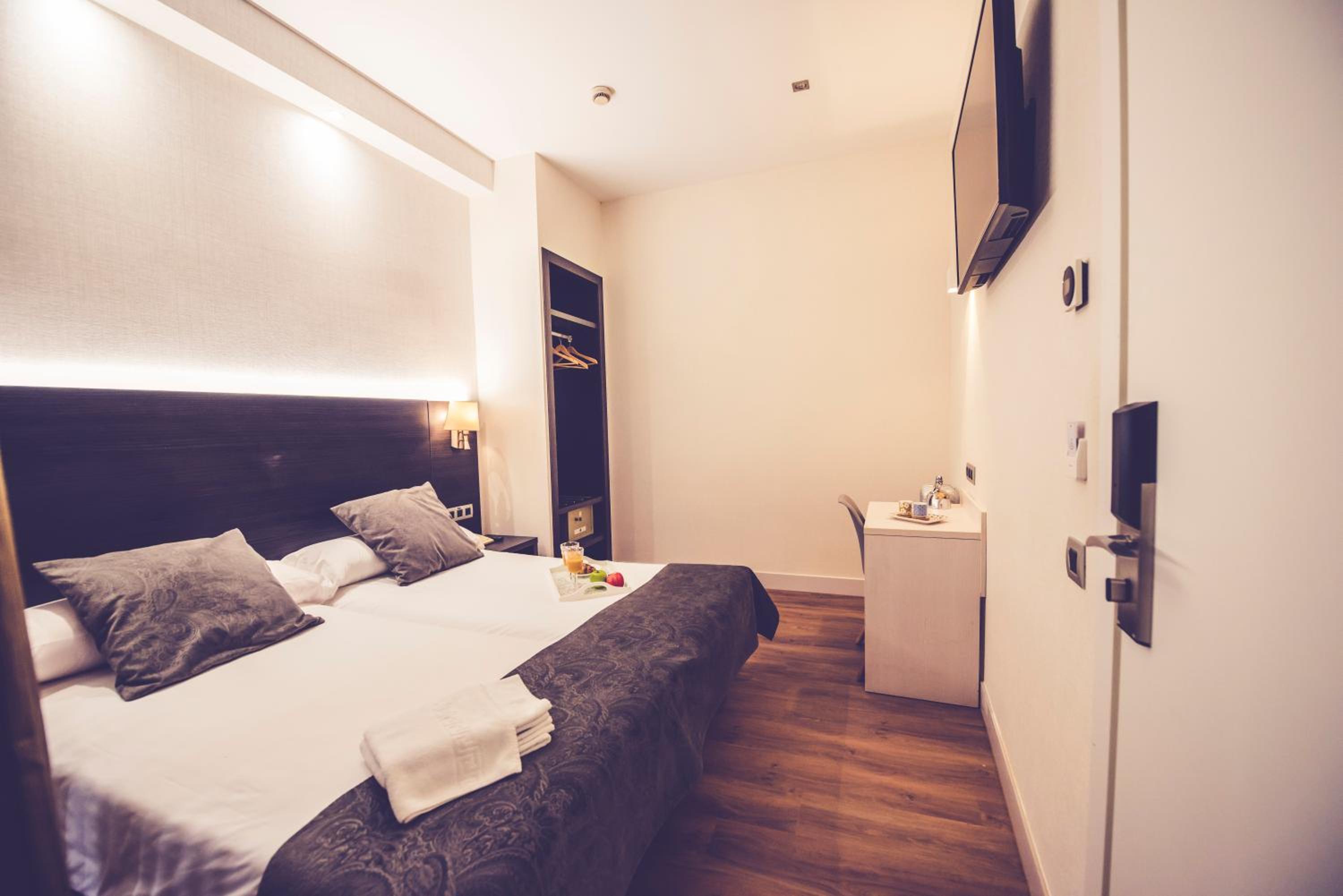 Double or Twin Room (1-2 Adults) - Photo 19