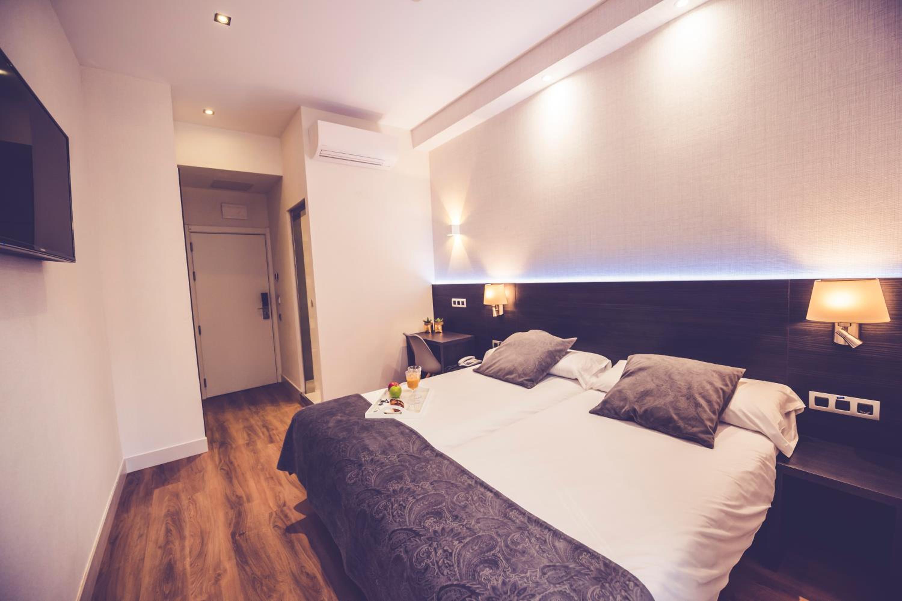 Double or Twin Room (1-2 Adults) - Photo 17
