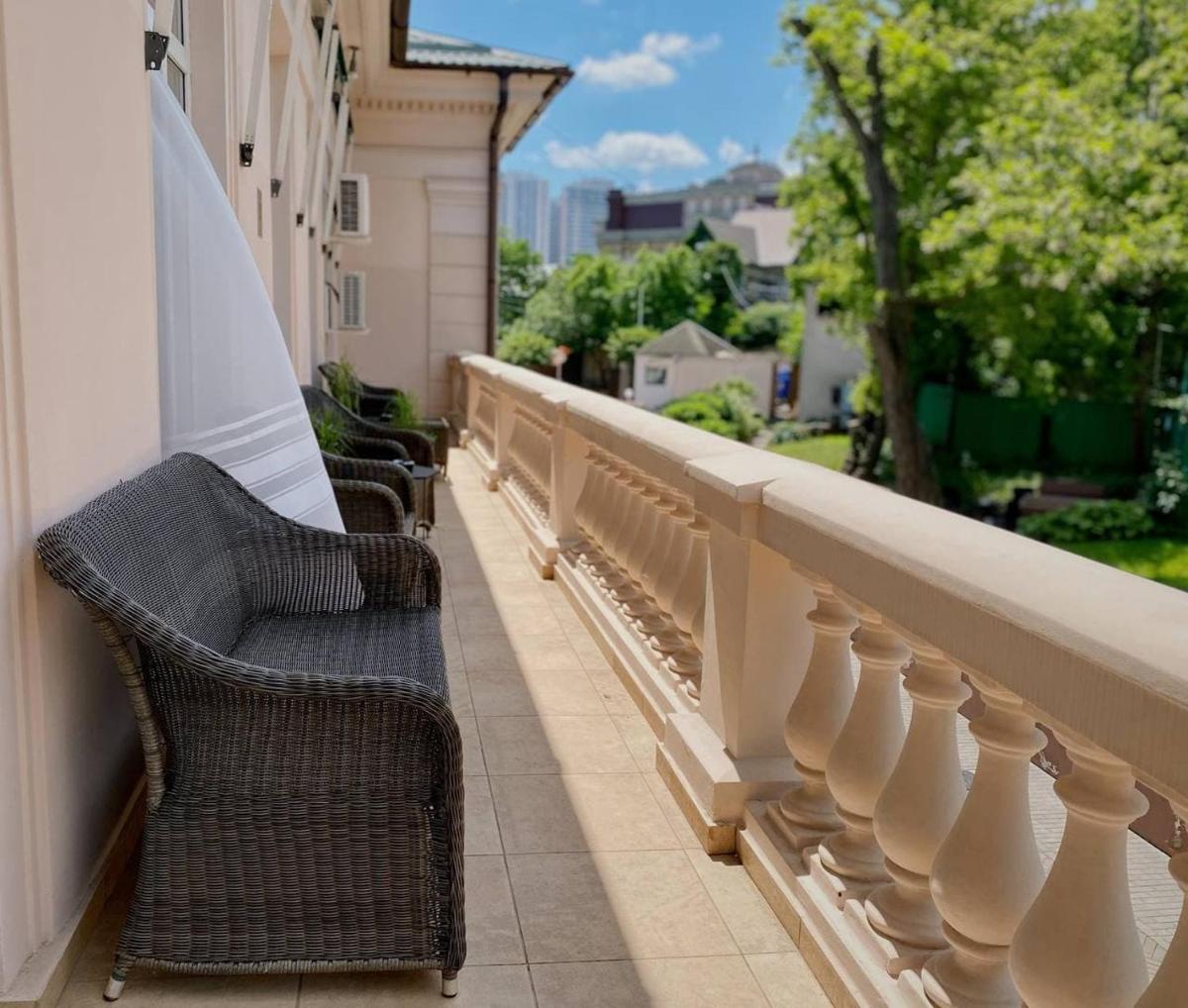 balcony