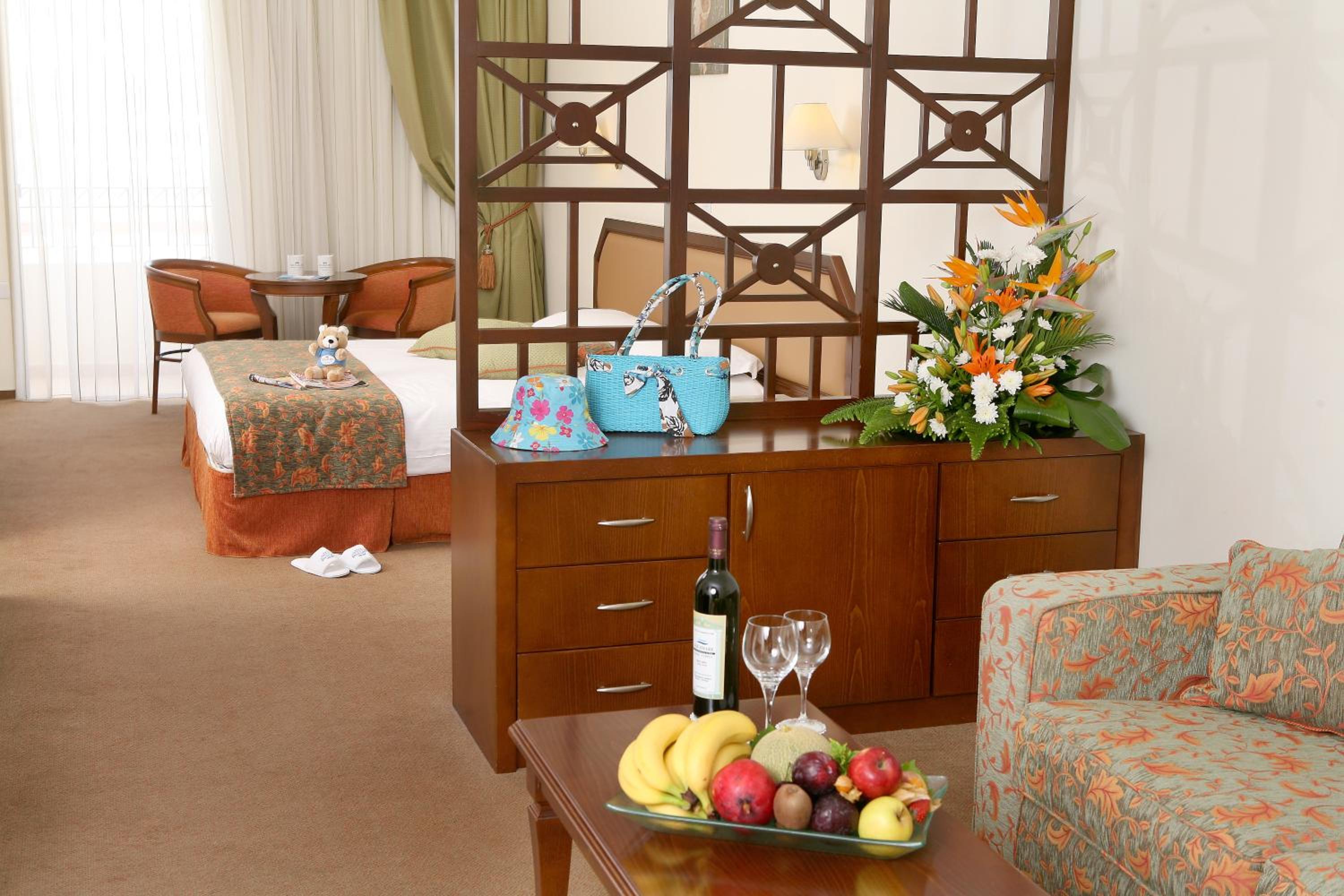 Family Suite with Inland View - Photo 2