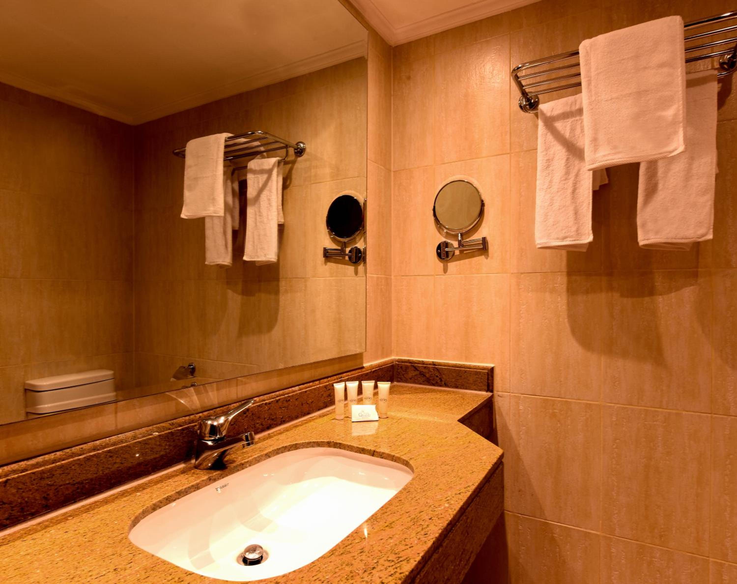 Standard Triple Room thumbnail 5
