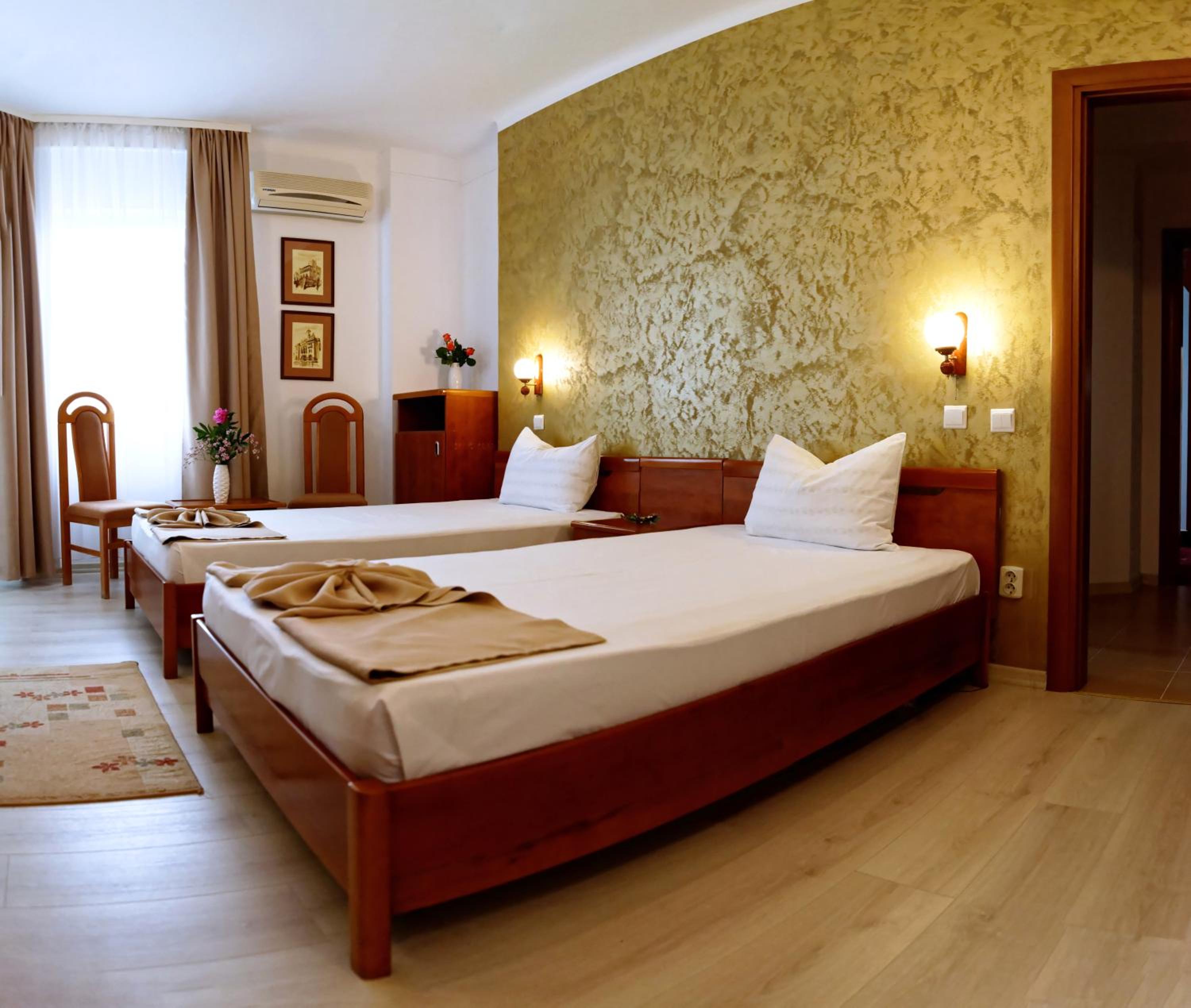 Twin Room - Photo 4
