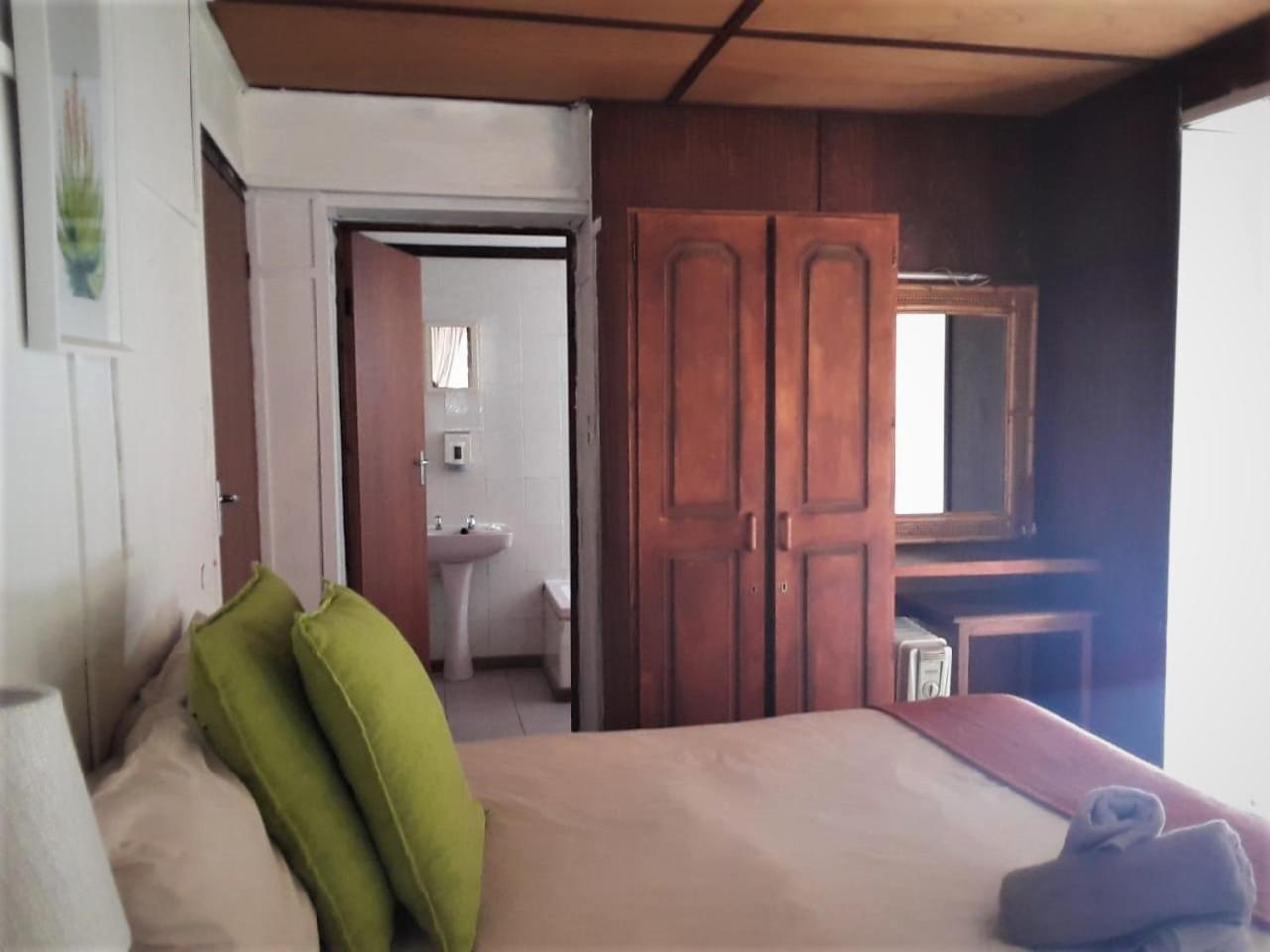 Double Room with Private Bathroom - Photo 1