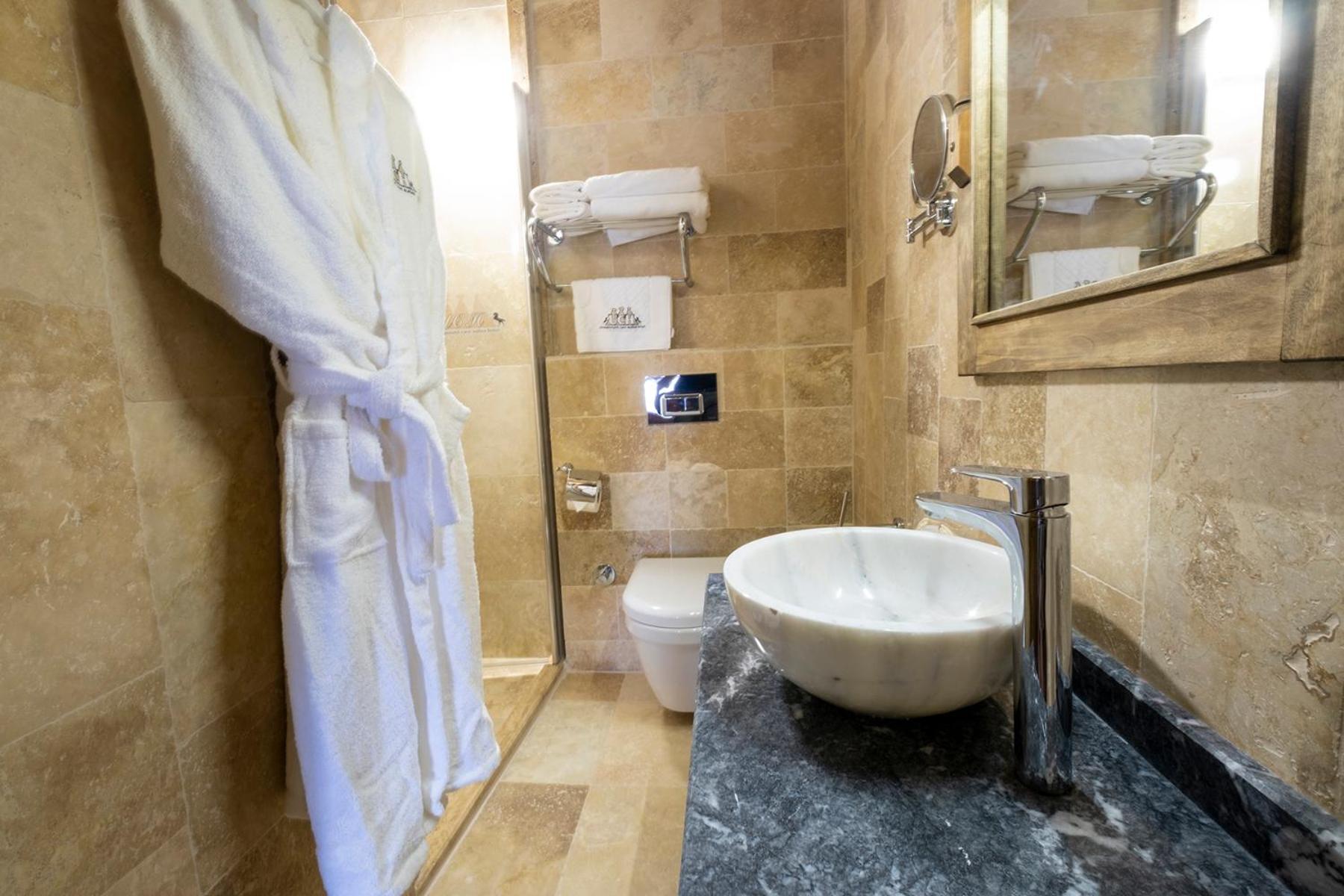 Standard Double Room - Photo 7