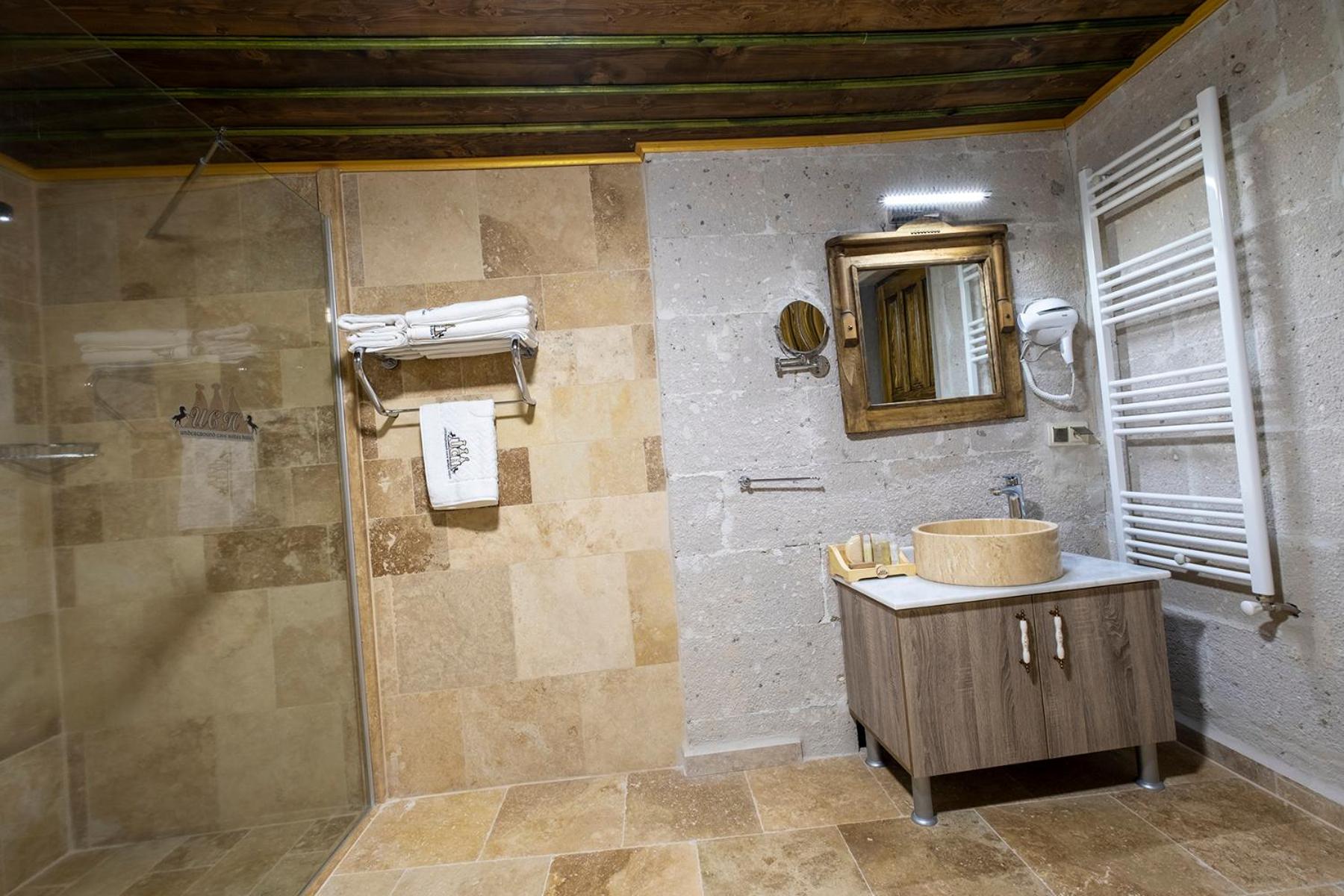 Double Room with Private Bathroom - Photo 6