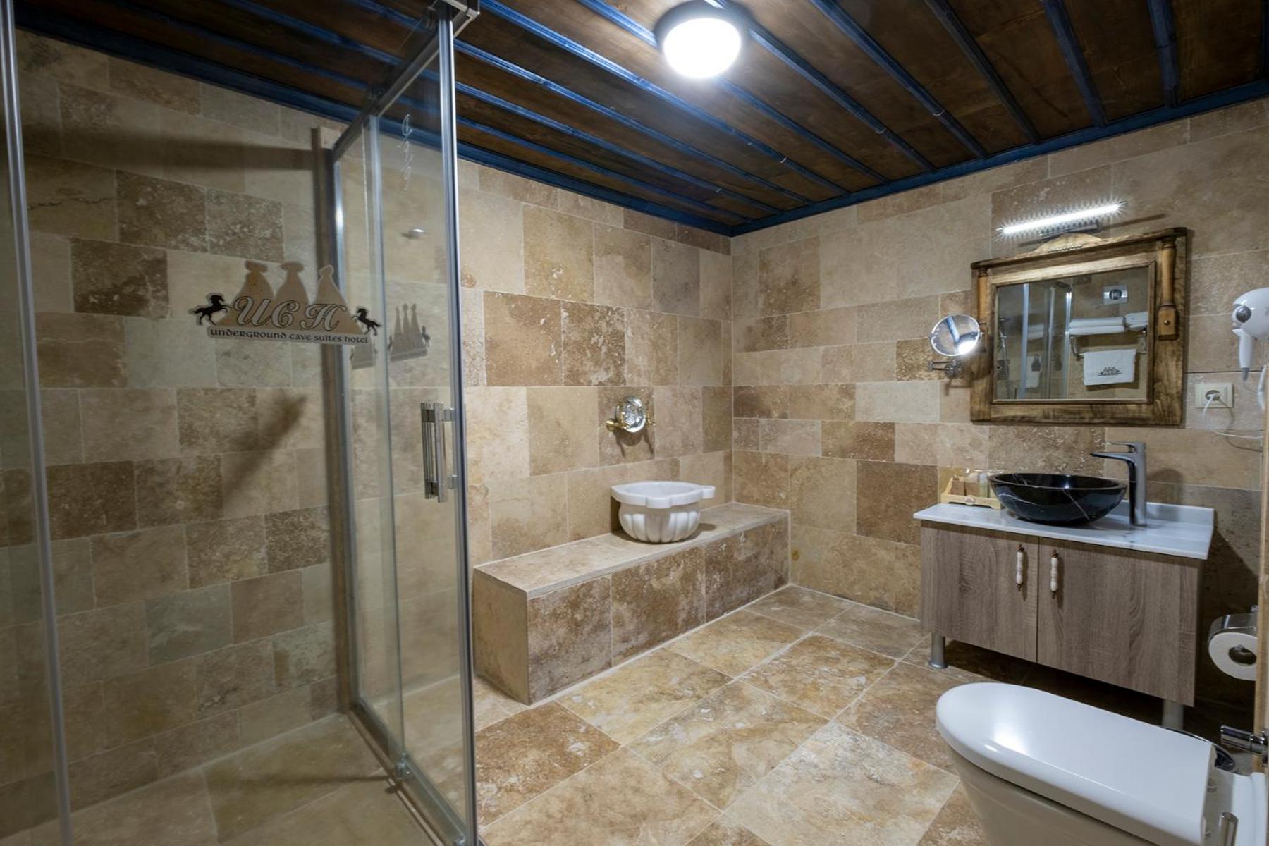 Double Room with Private Bathroom - Photo 8