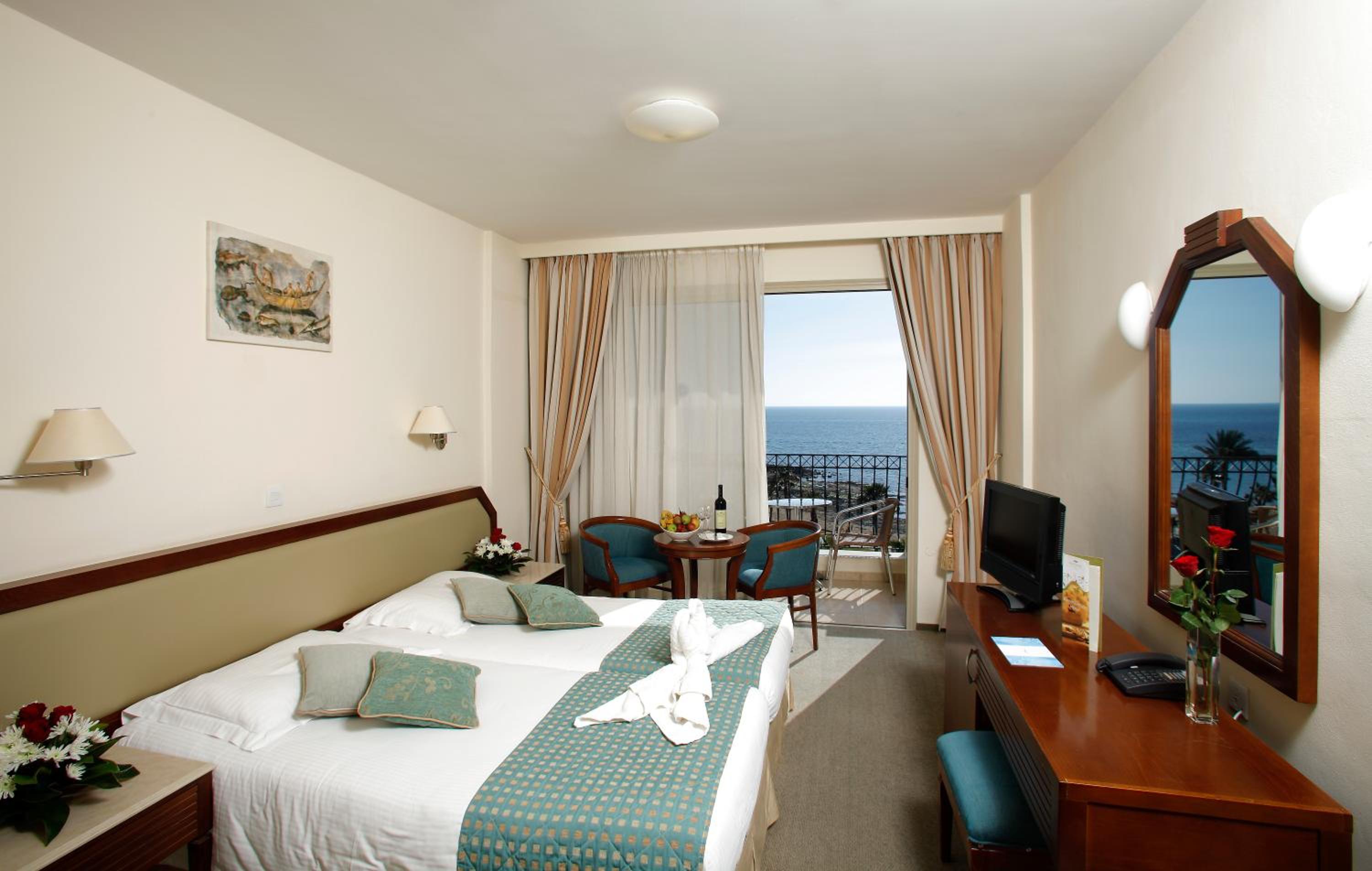 Standard Double or Twin Room with Sea View - Photo 1