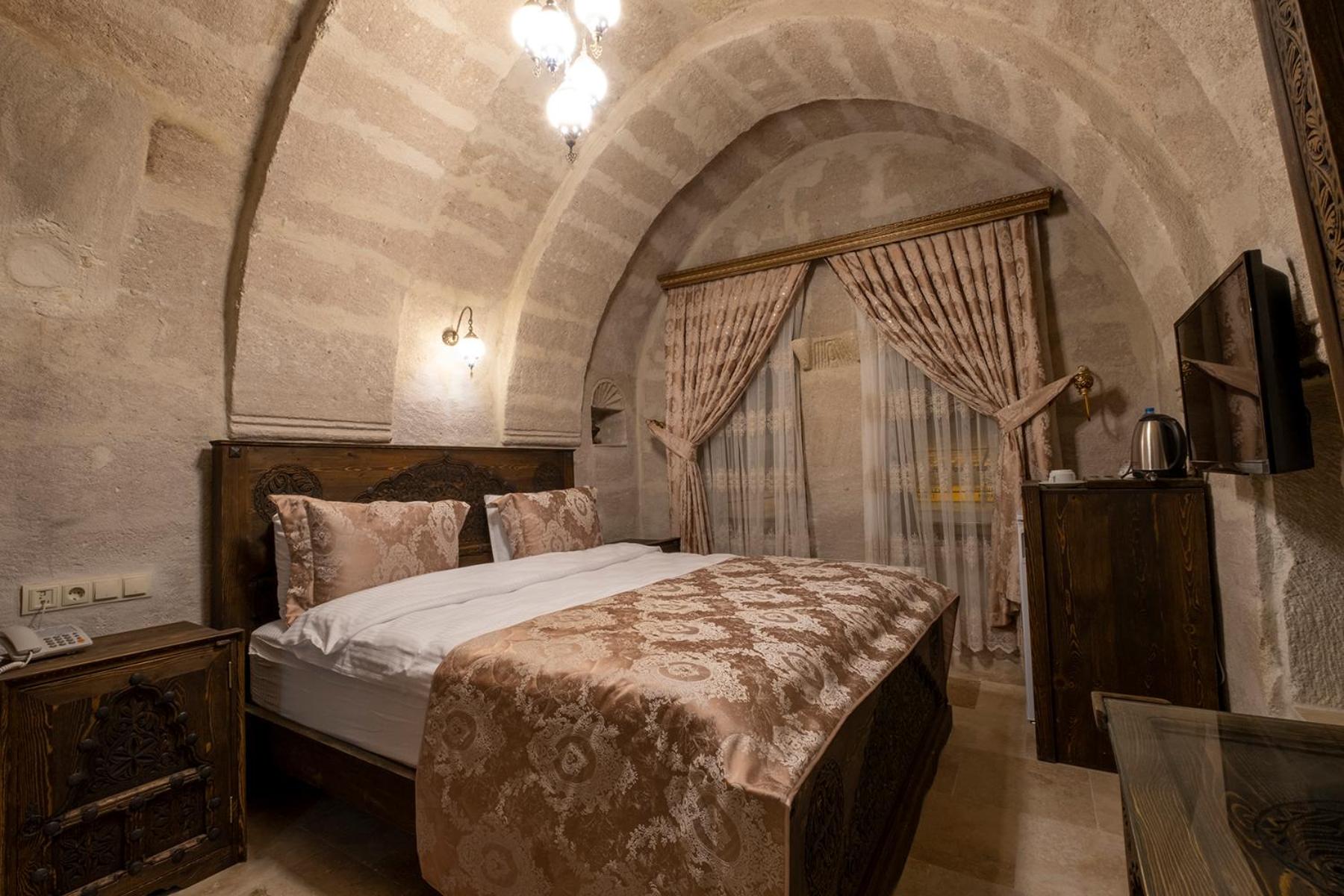 Deluxe Queen Room - Photo 1