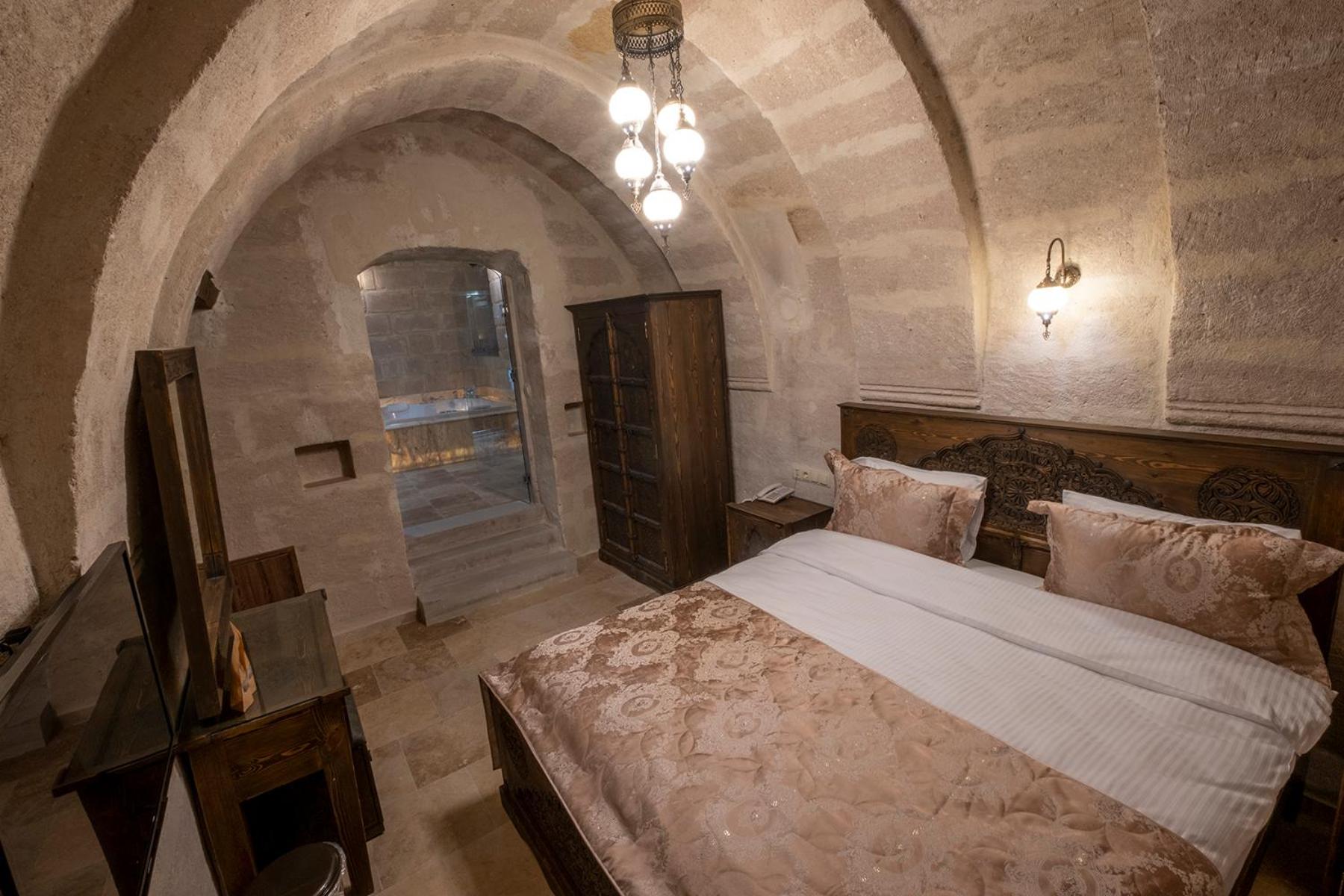 Deluxe Queen Room - Photo 5