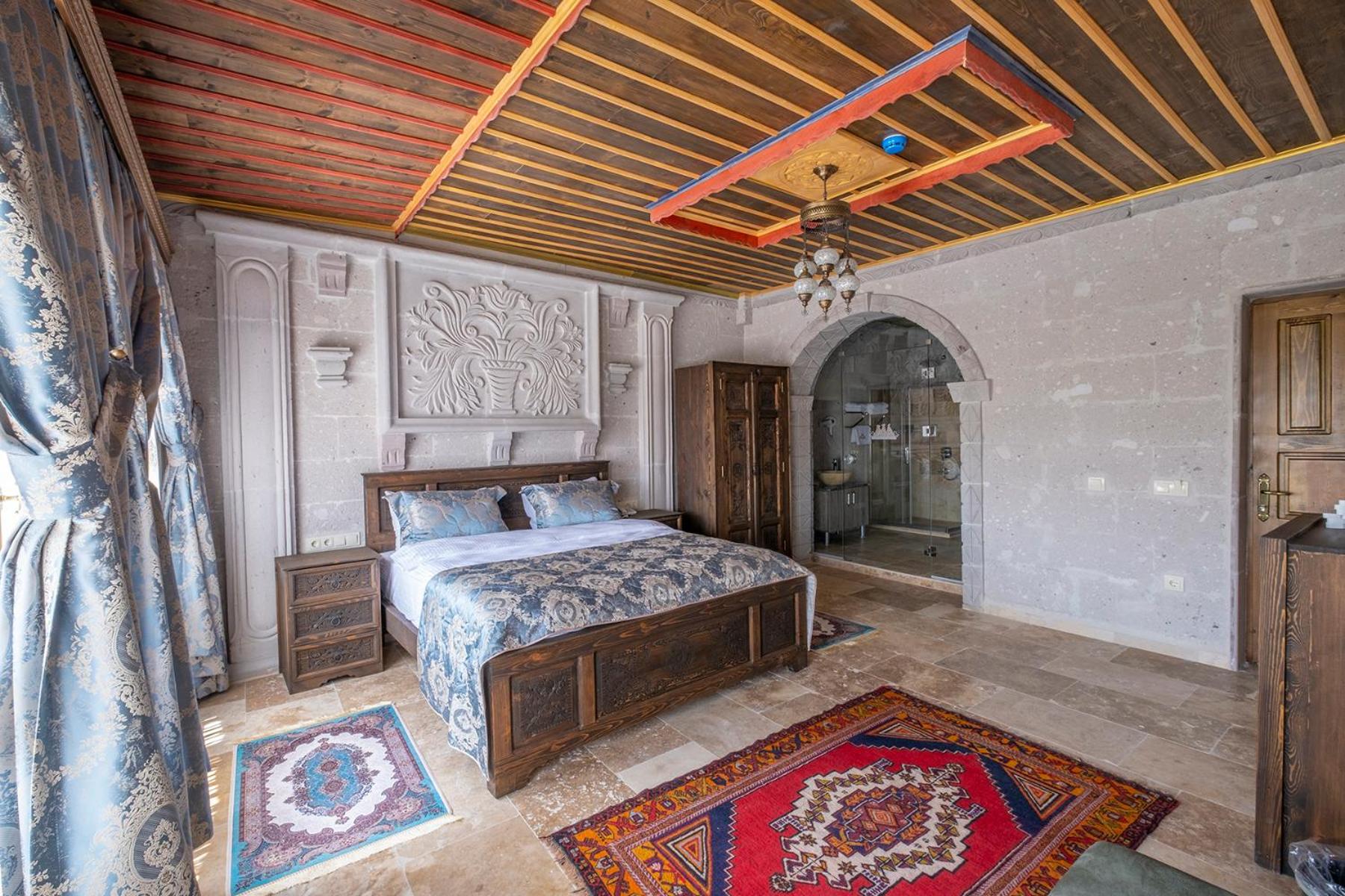Double Room with Spa Bath - Photo 2