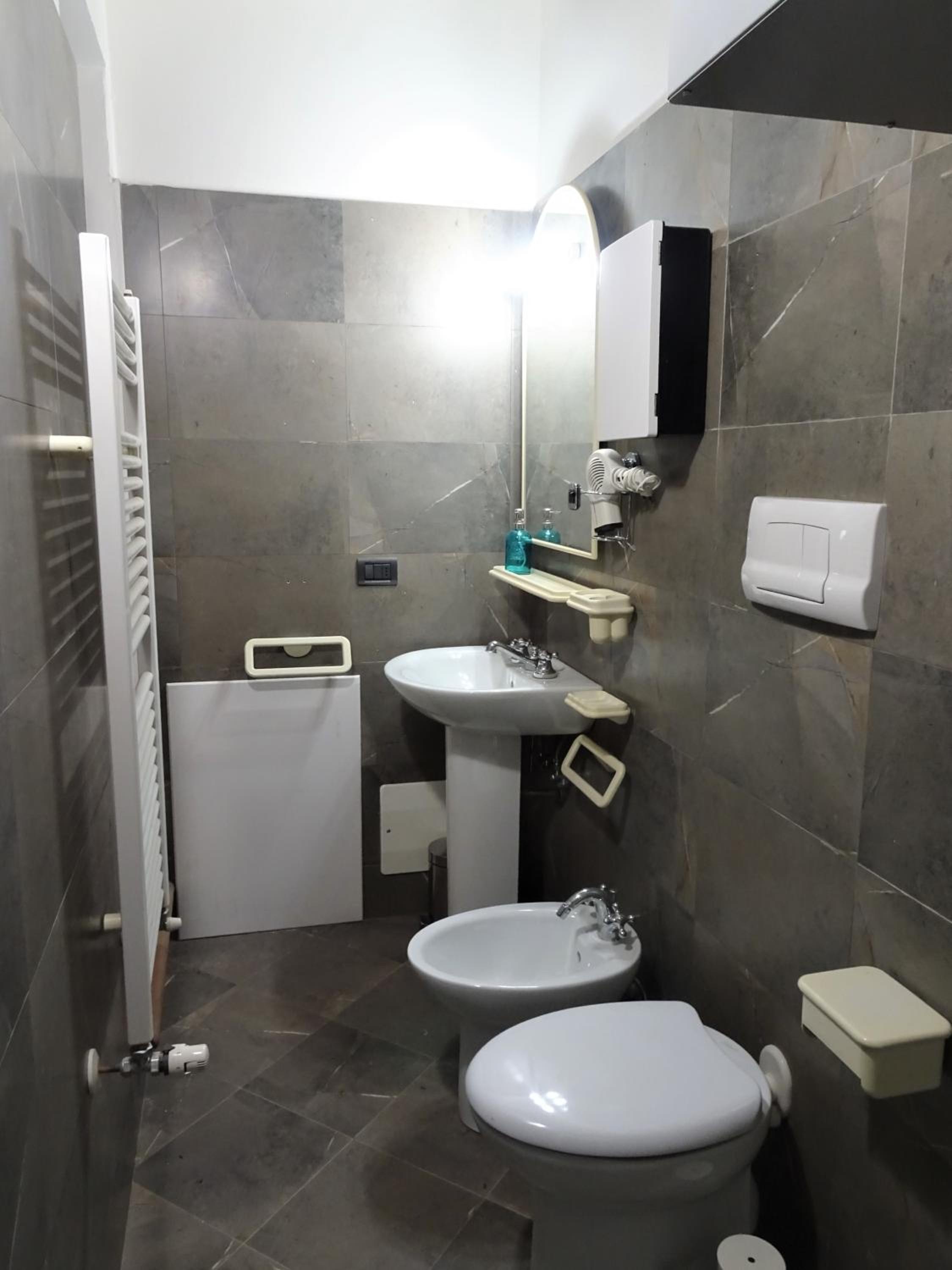 One-Bedroom Apartment - Photo 4