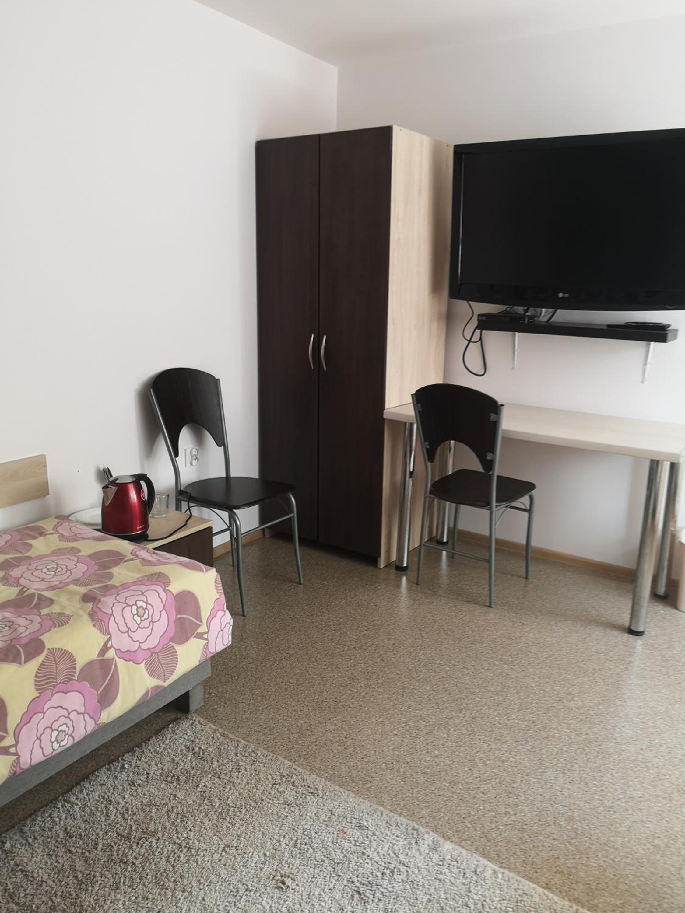 Double or Twin Room with Bathroom - Photo 2