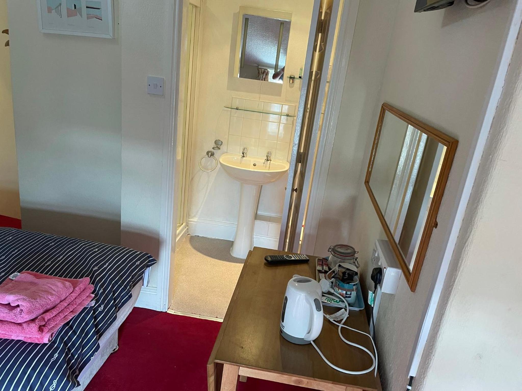 Small Twin Room photo 3