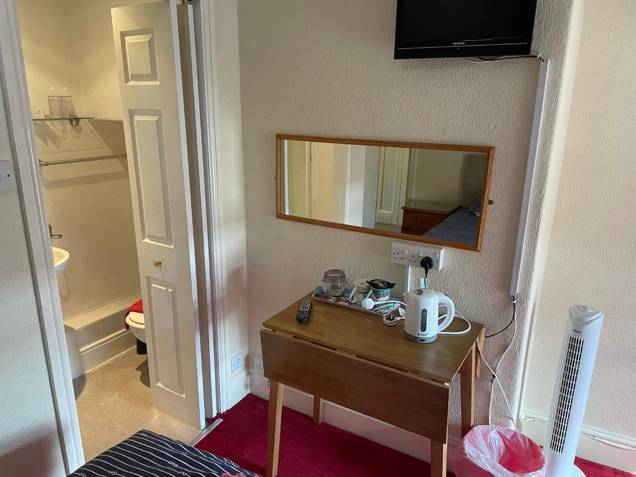 Small Twin Room photo 2
