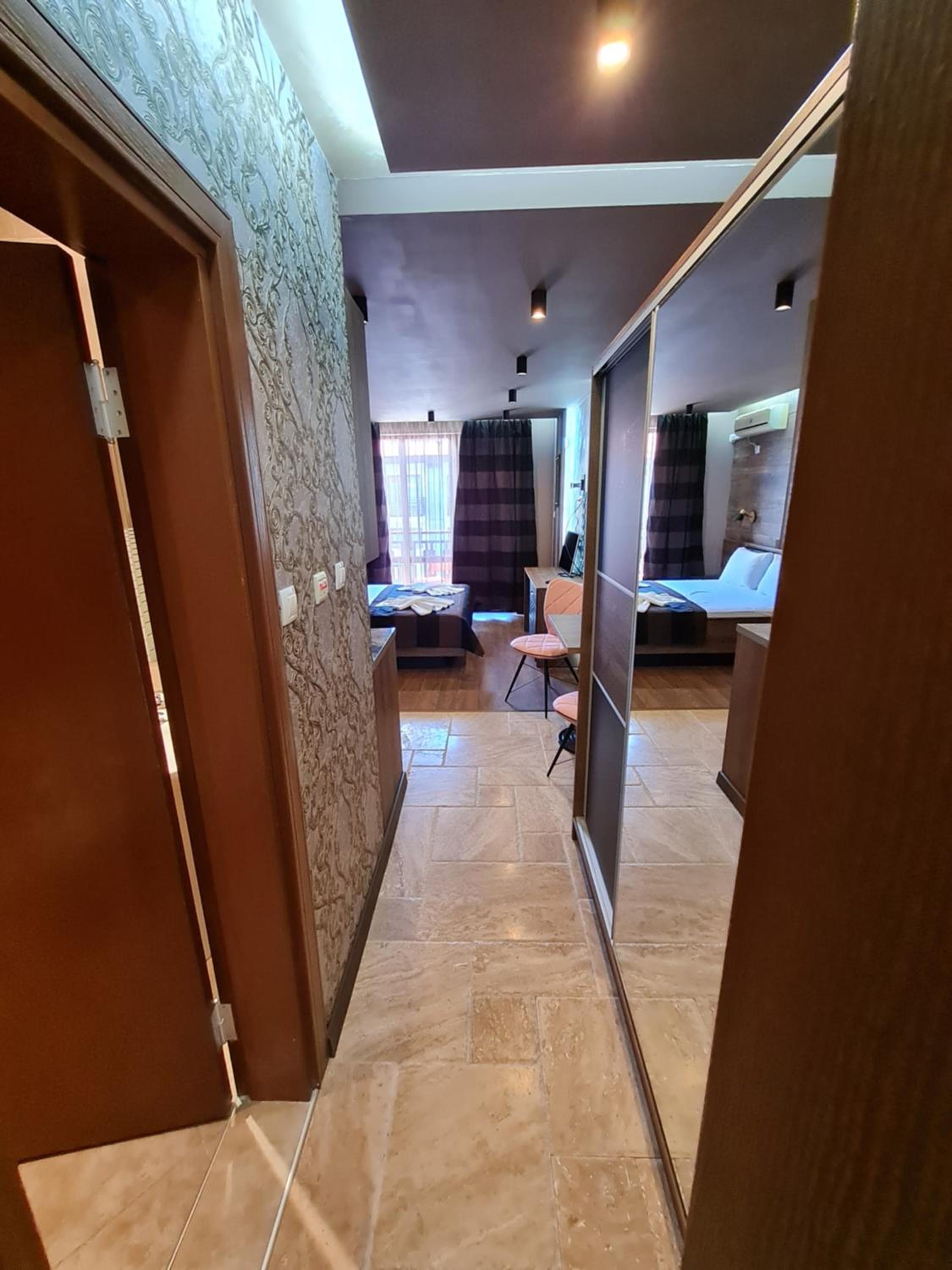 One-Bedroom Apartment - Photo 6