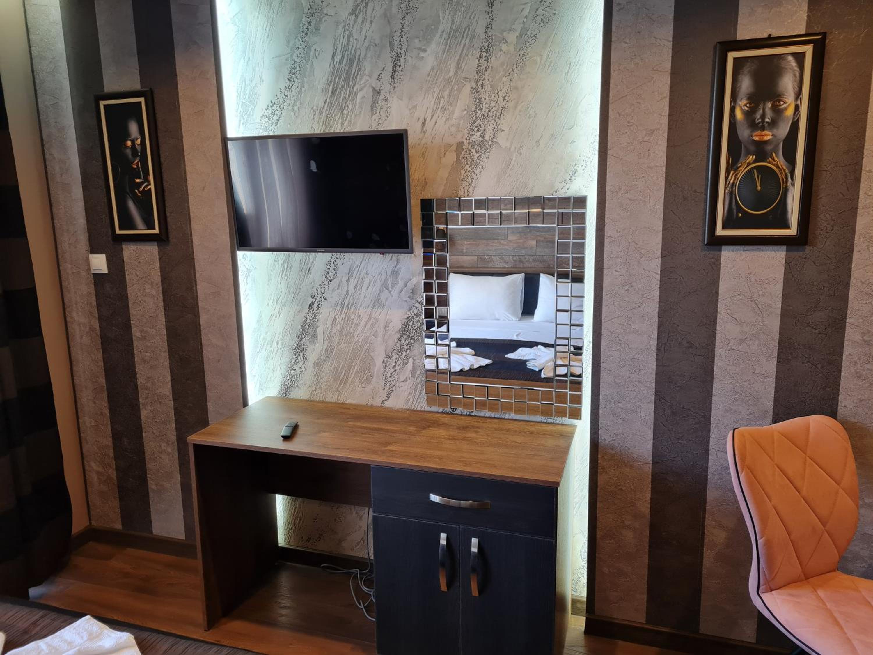 One-Bedroom Apartment - Photo 7