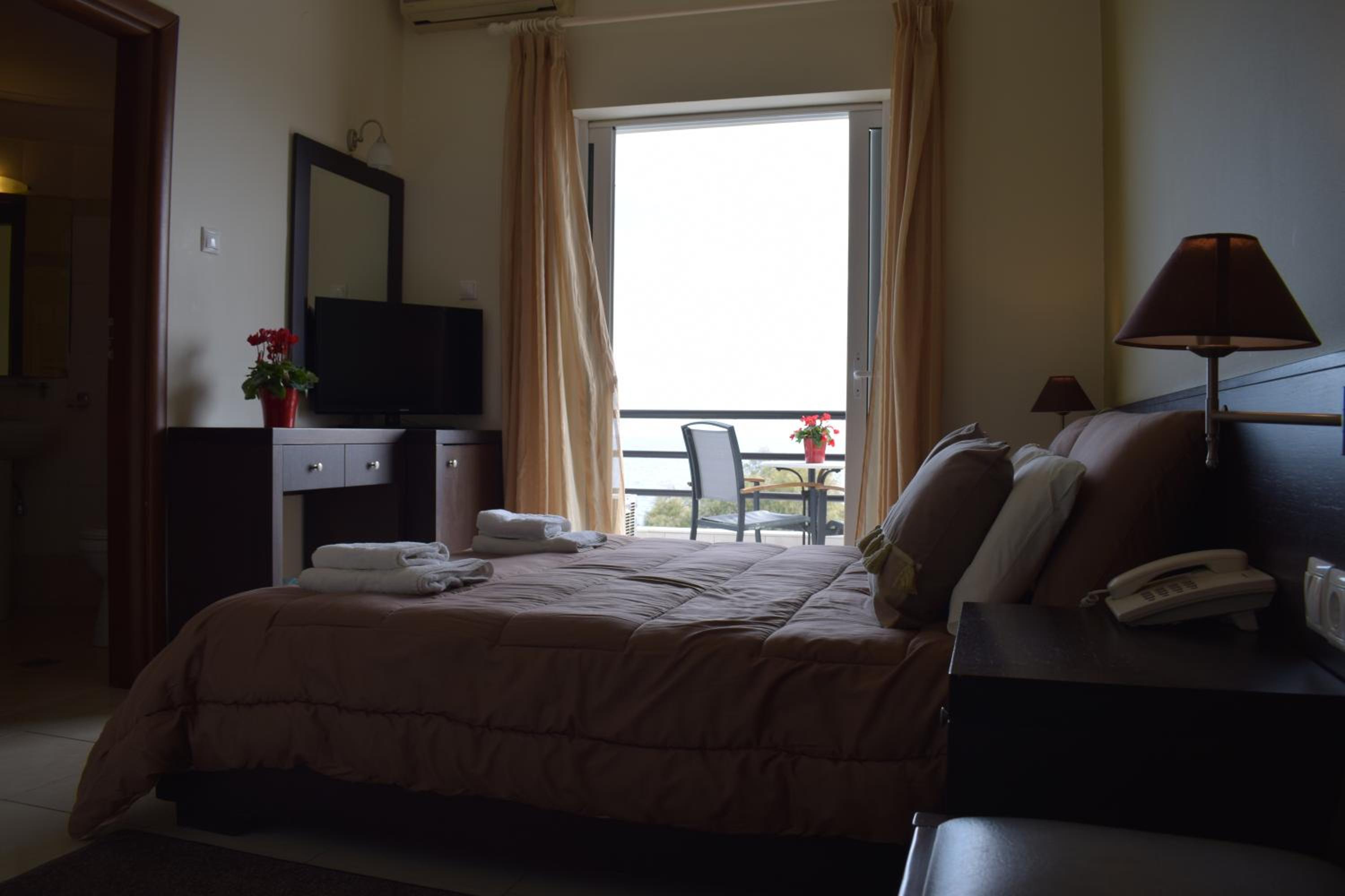 Double or Twin Room - Photo 13