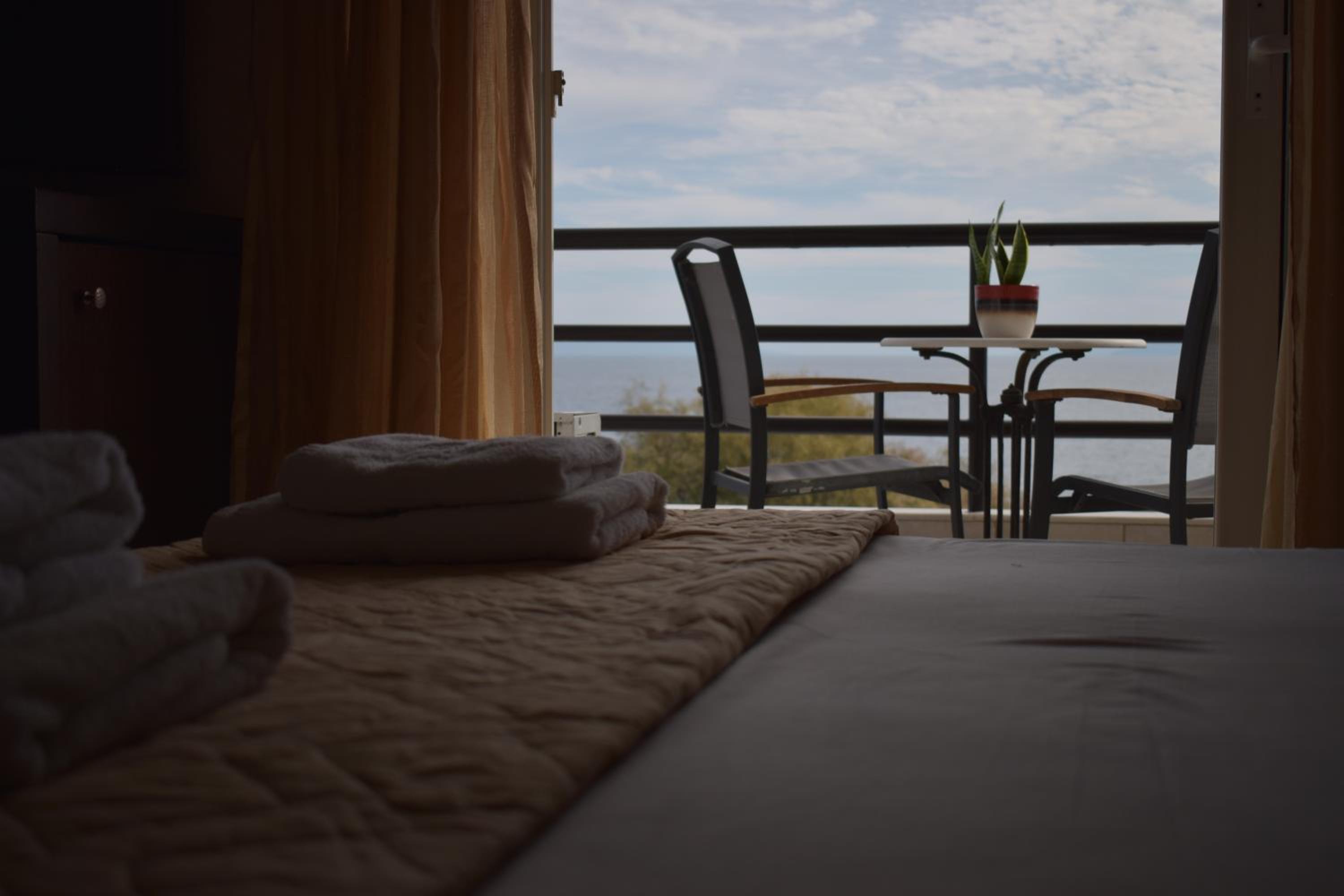 Double or Twin Room with Sea View photo 2