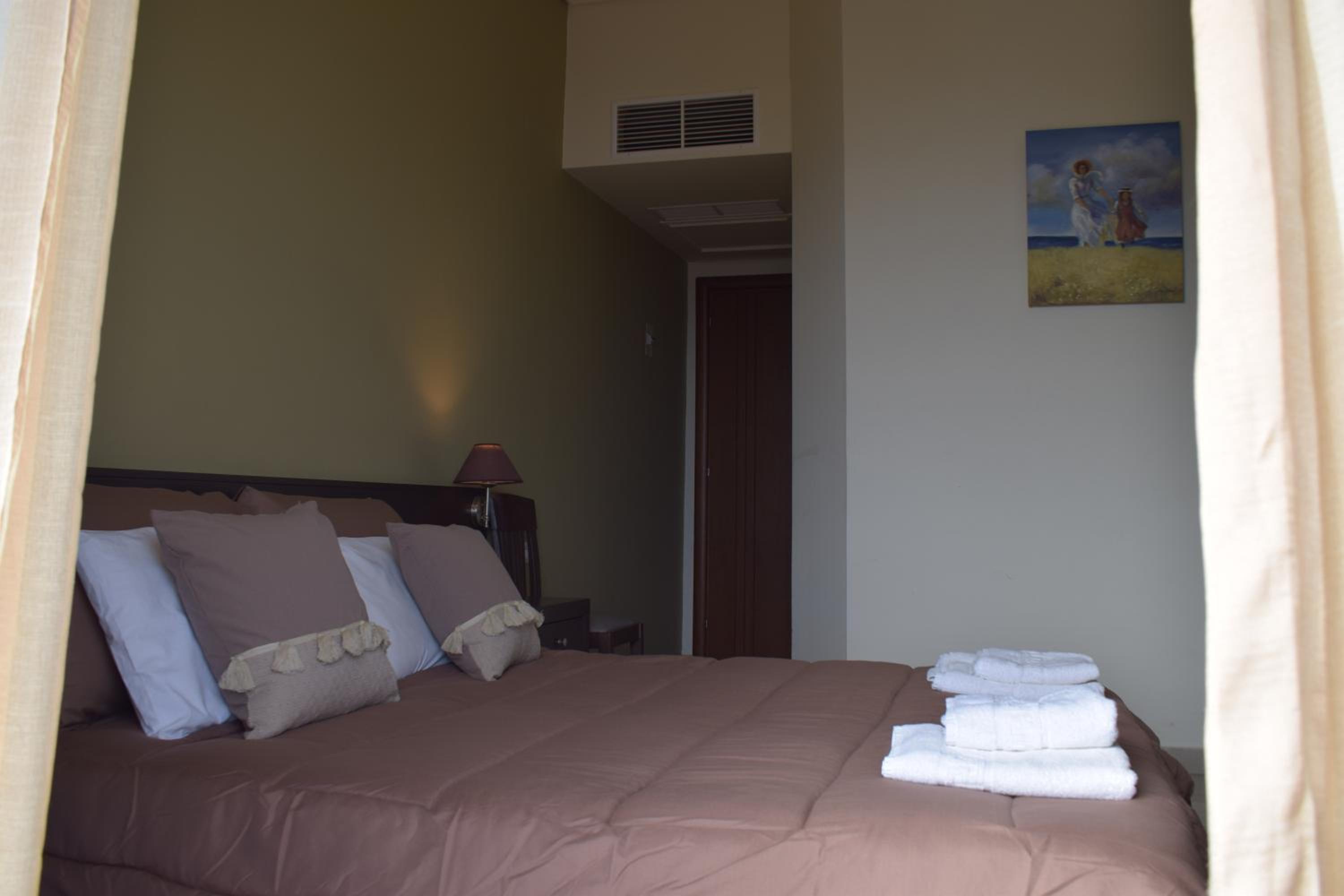 Double or Twin Room - Photo 10
