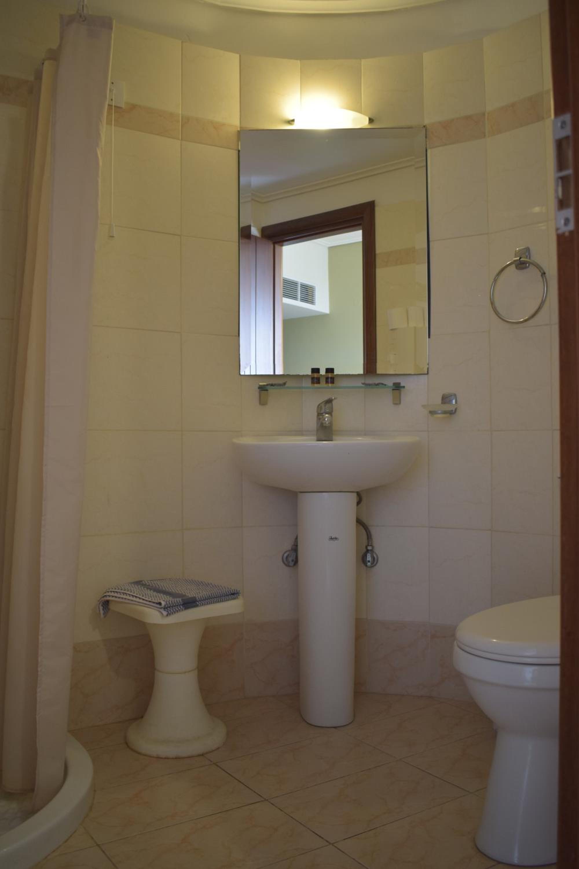 Double or Twin Room - Photo 11