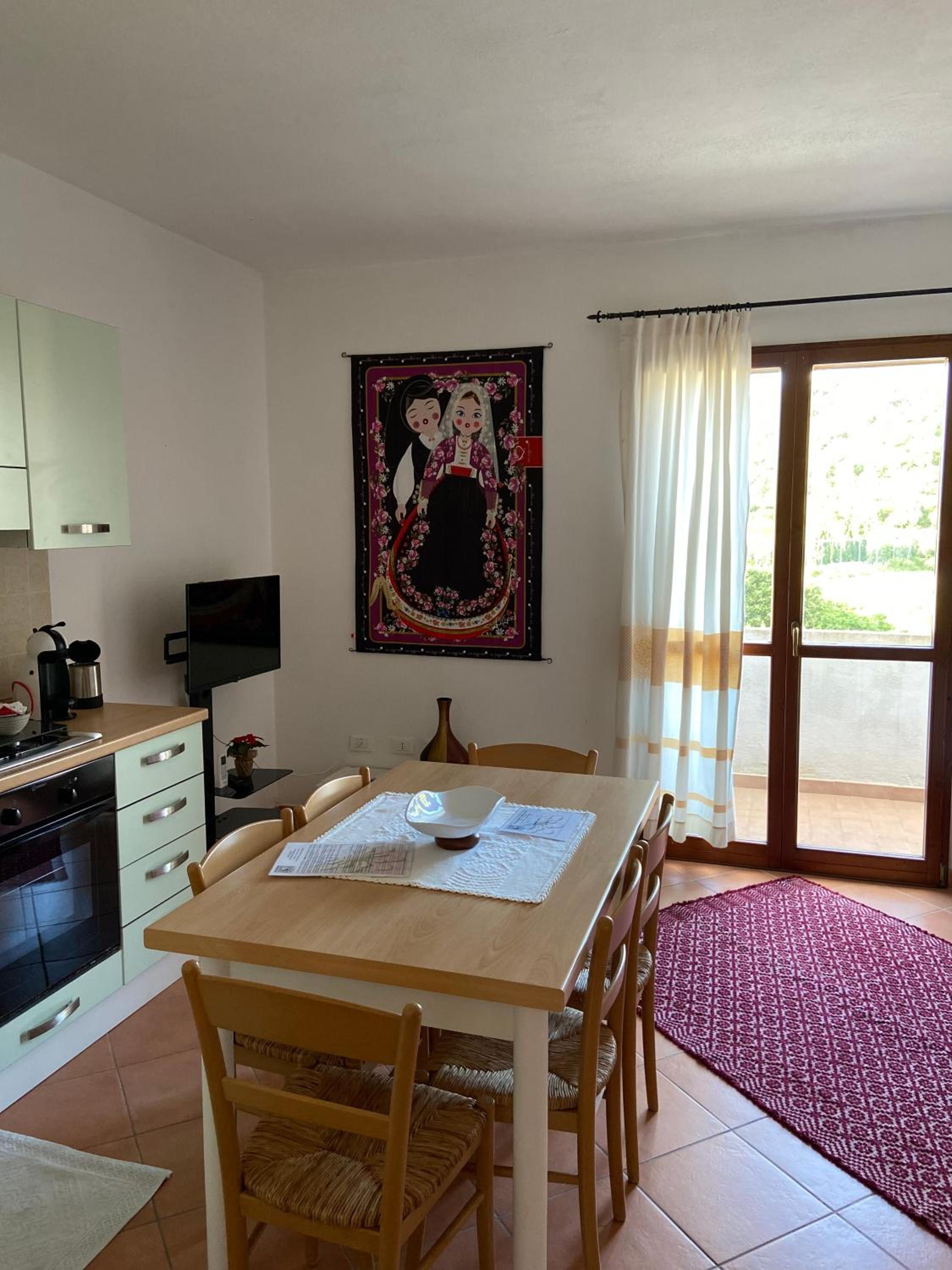 Deluxe Room (2 Adults + 1 Child) - Photo 3