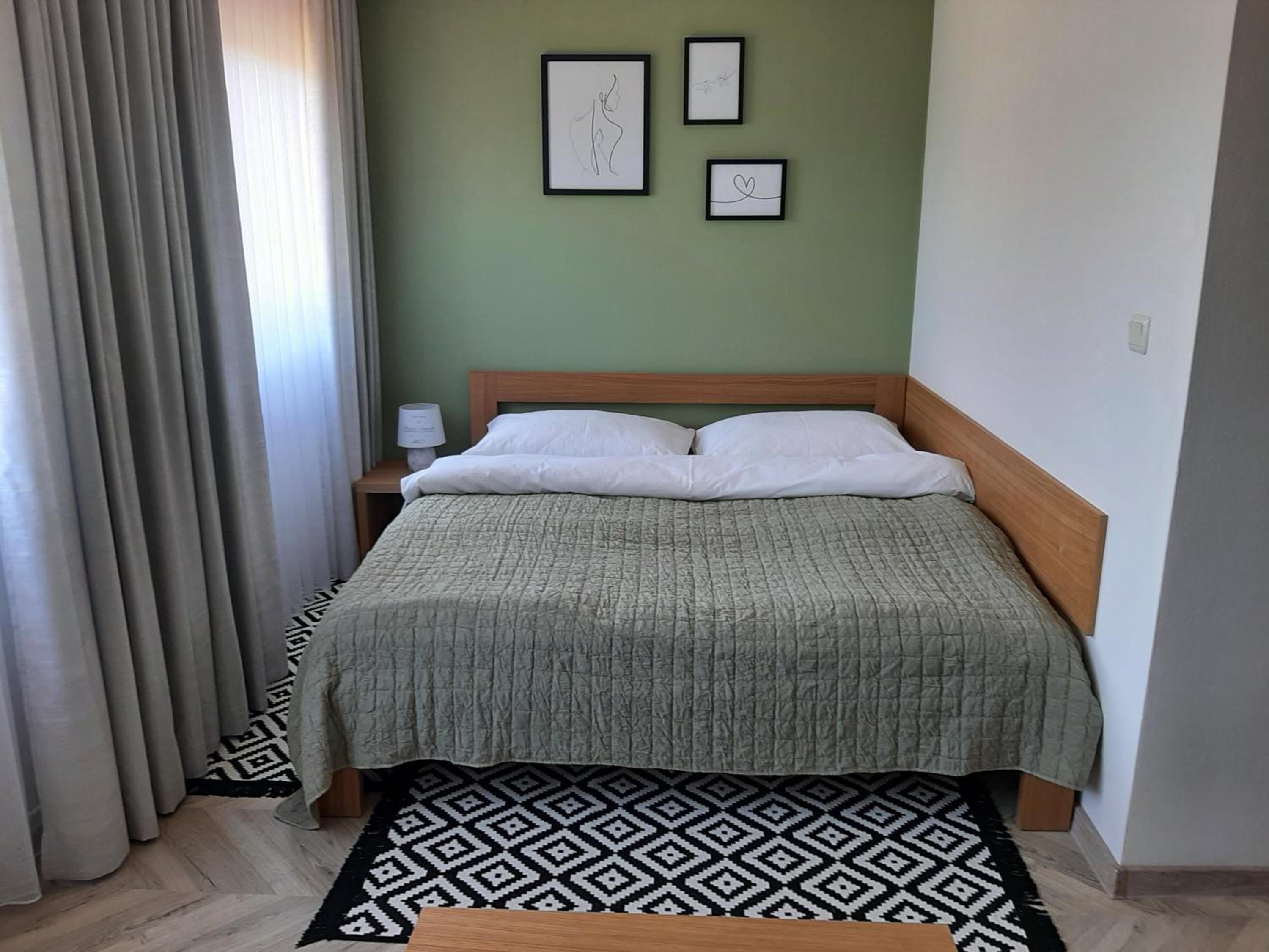 One-Bedroom Apartment photo 1