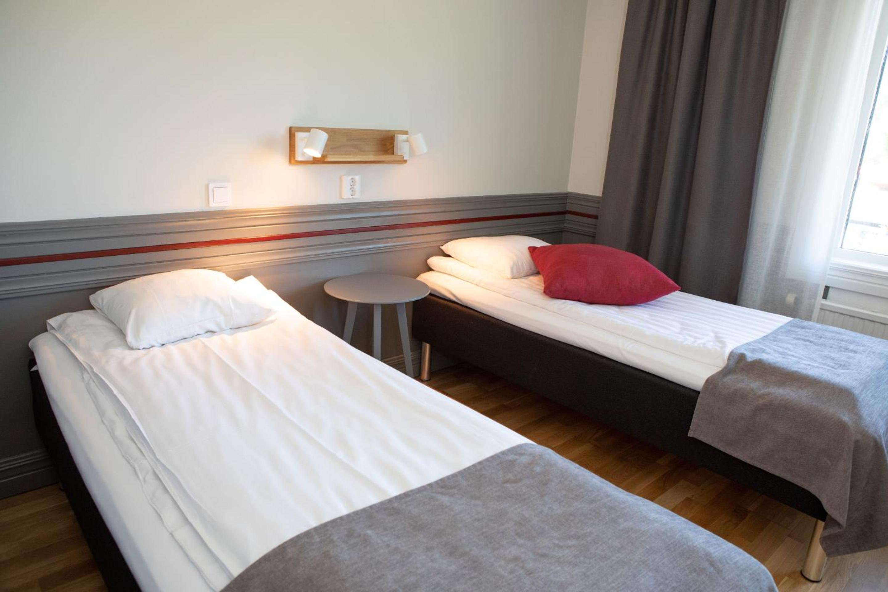 Double or Twin Room with Private Bathroom photo 3