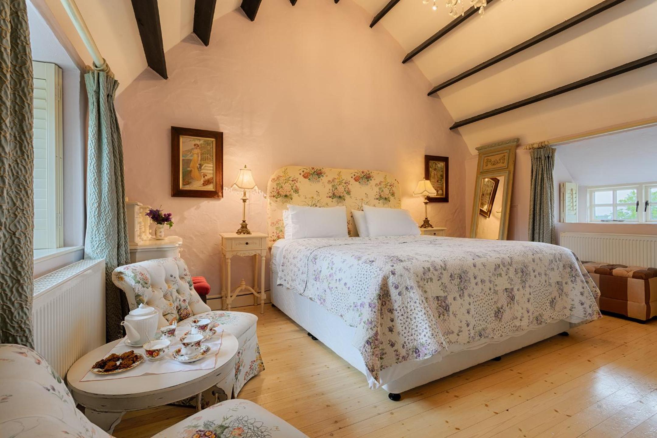 Deluxe Junior Suite photo 3