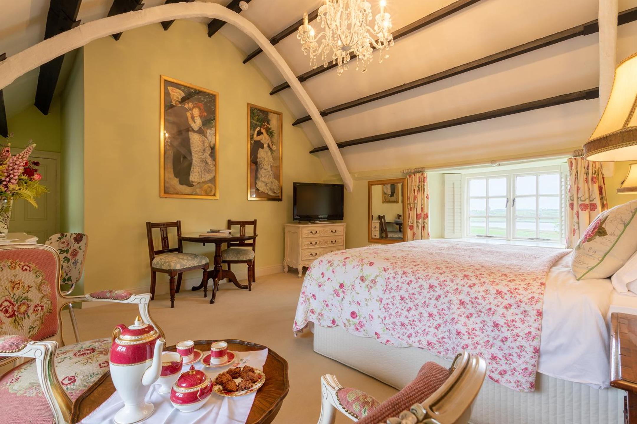 Deluxe Junior Suite photo 3
