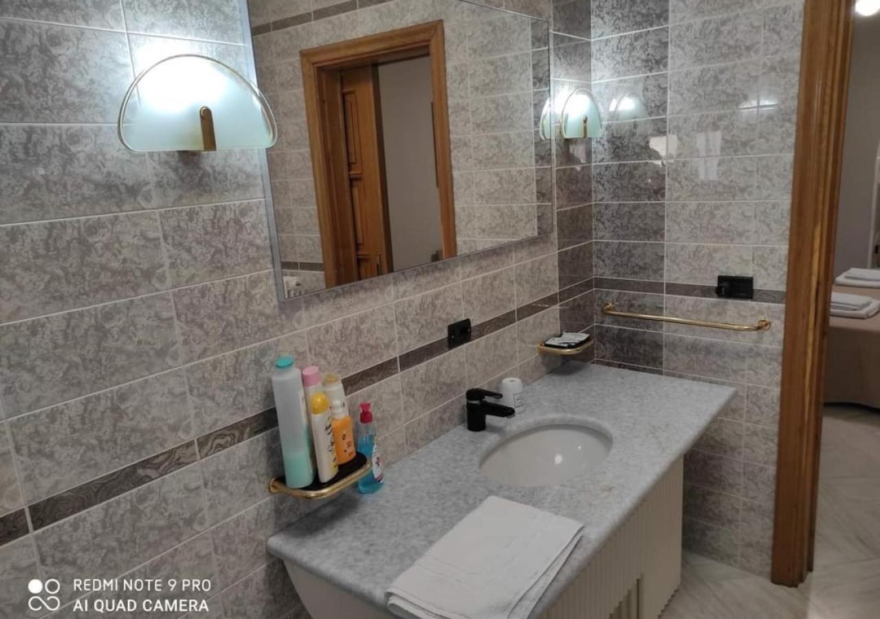 Quadruple Room with Private Bathroom - Photo 3