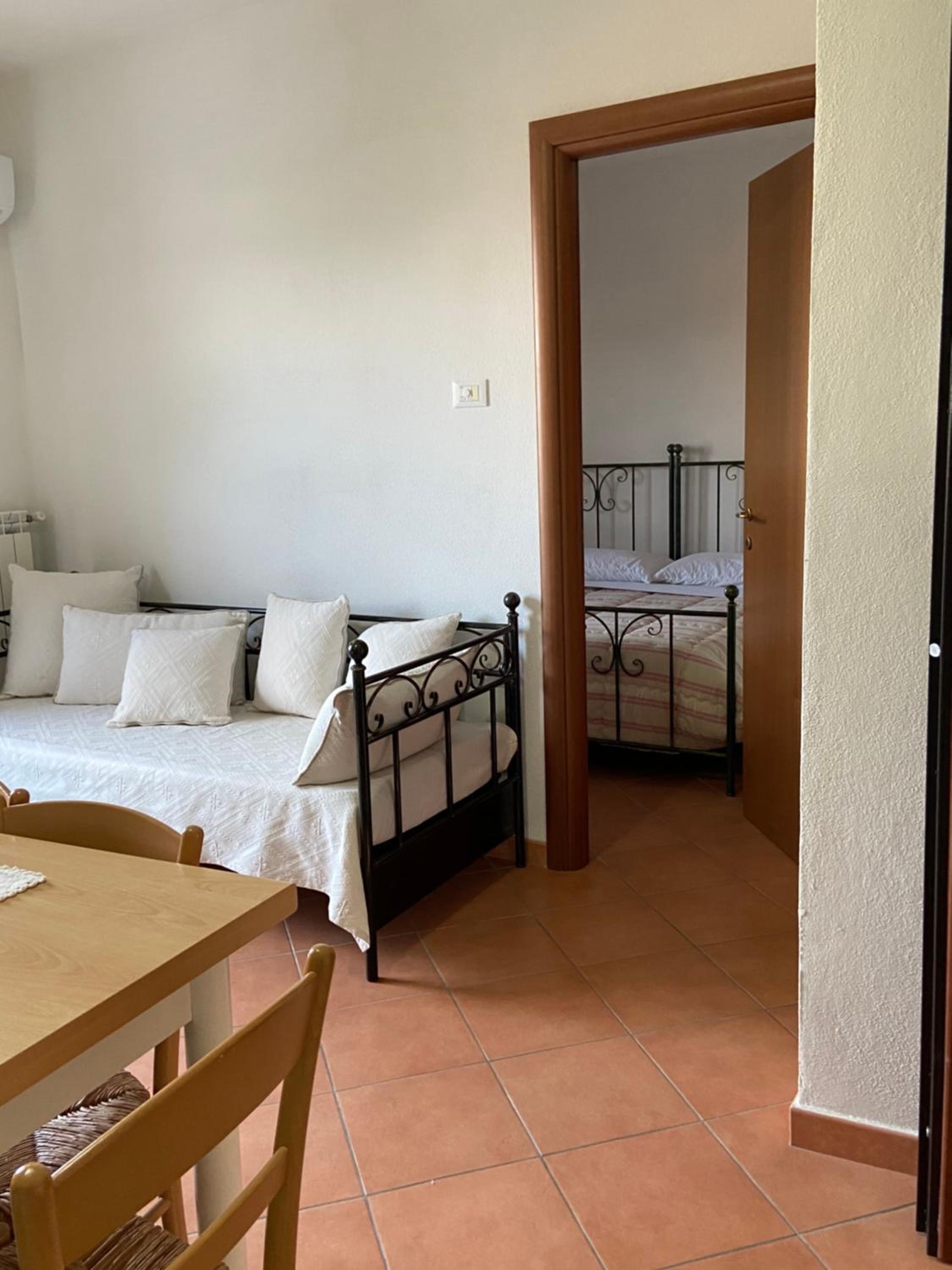 Deluxe Room (2 Adults + 1 Child) - Photo 6
