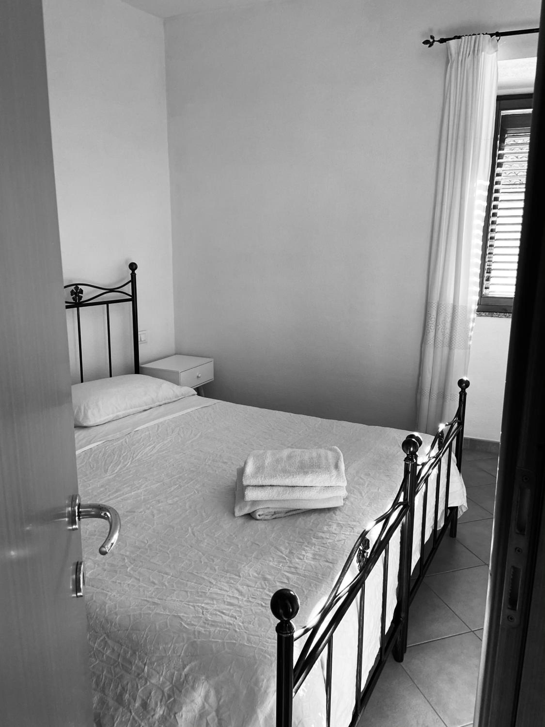 Large Double or Twin Room - Photo 2