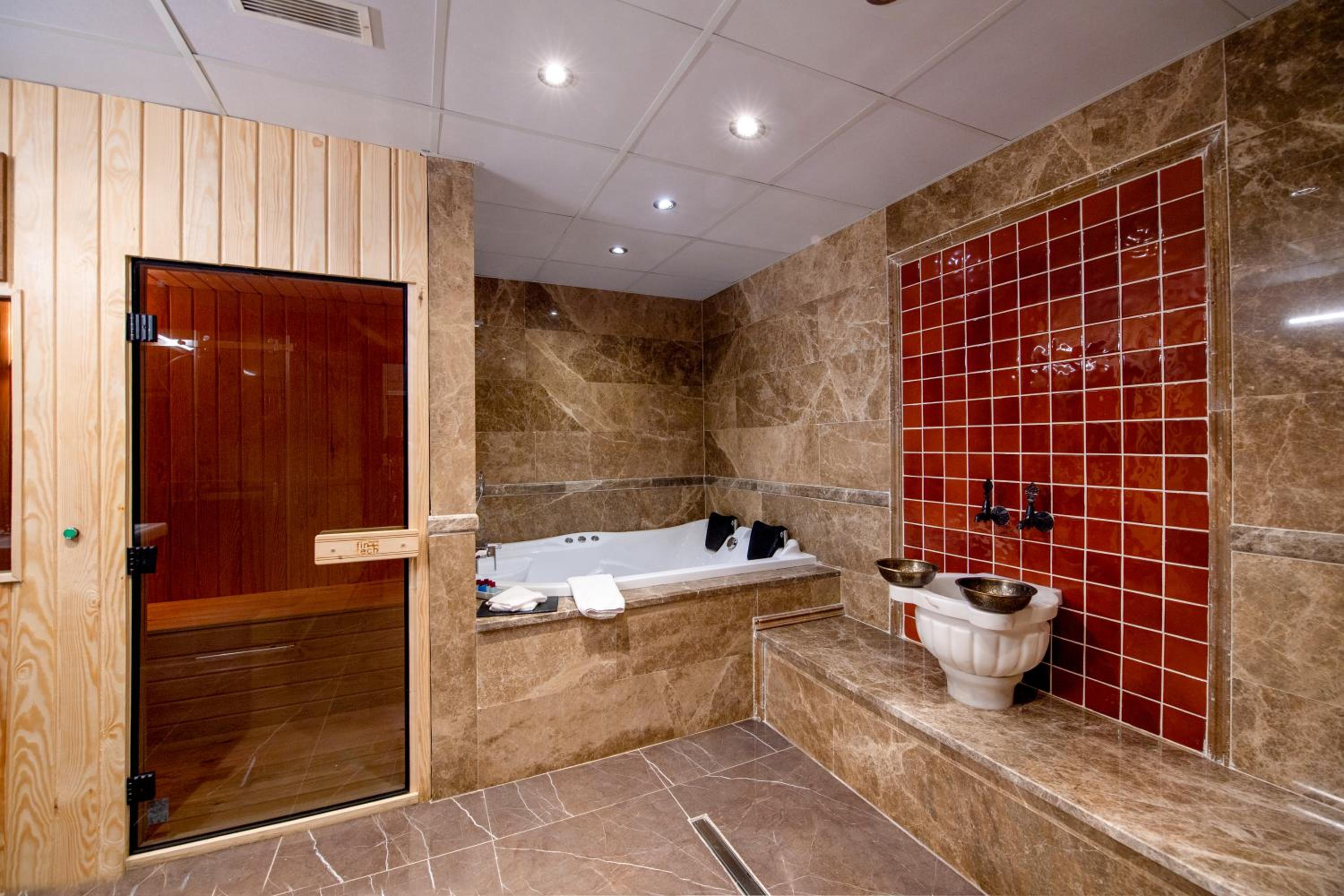 Queen Room with Spa Bath - Photo 3