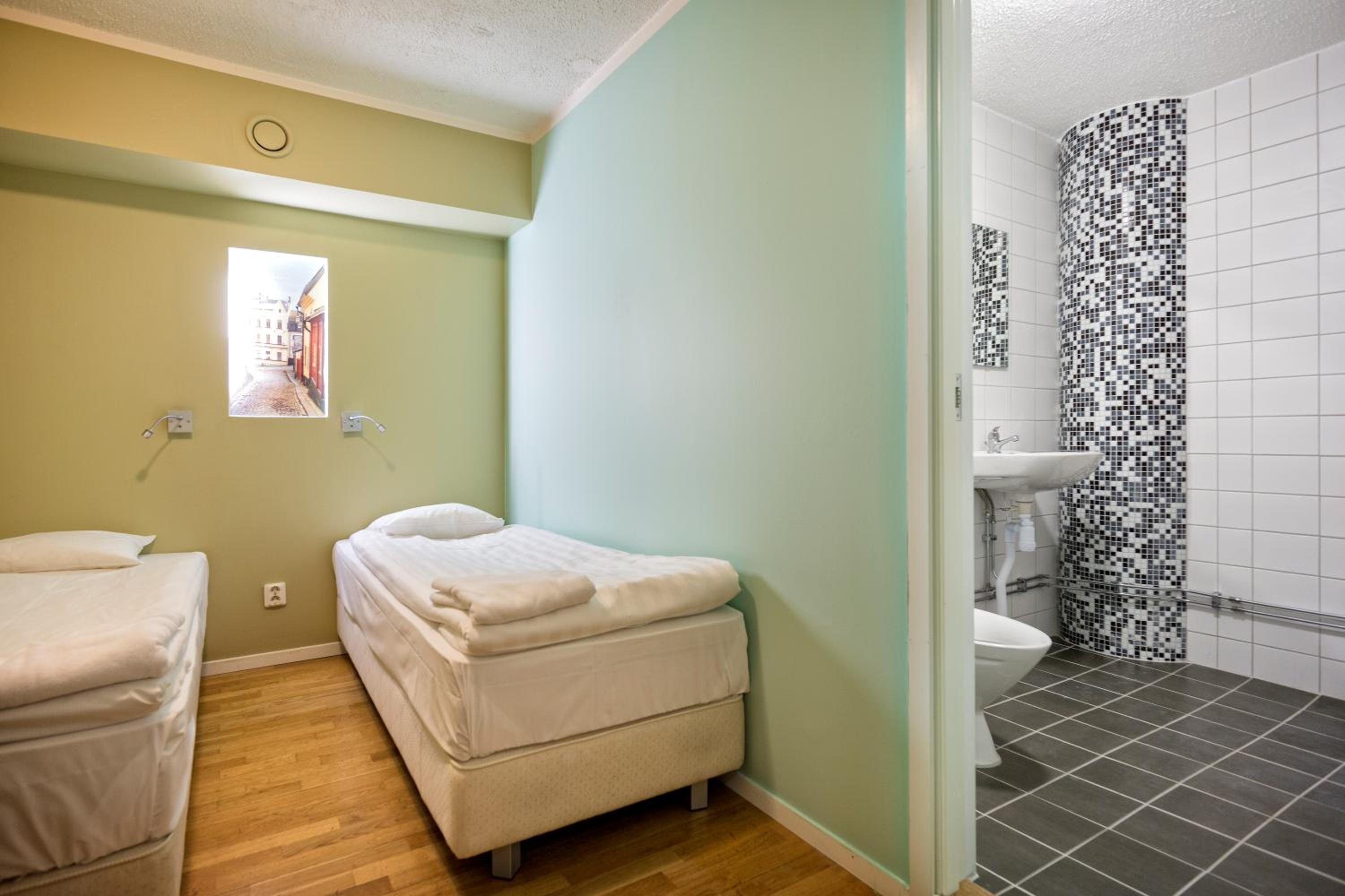 Double or Twin Room with Shower (No window) - Photo 10