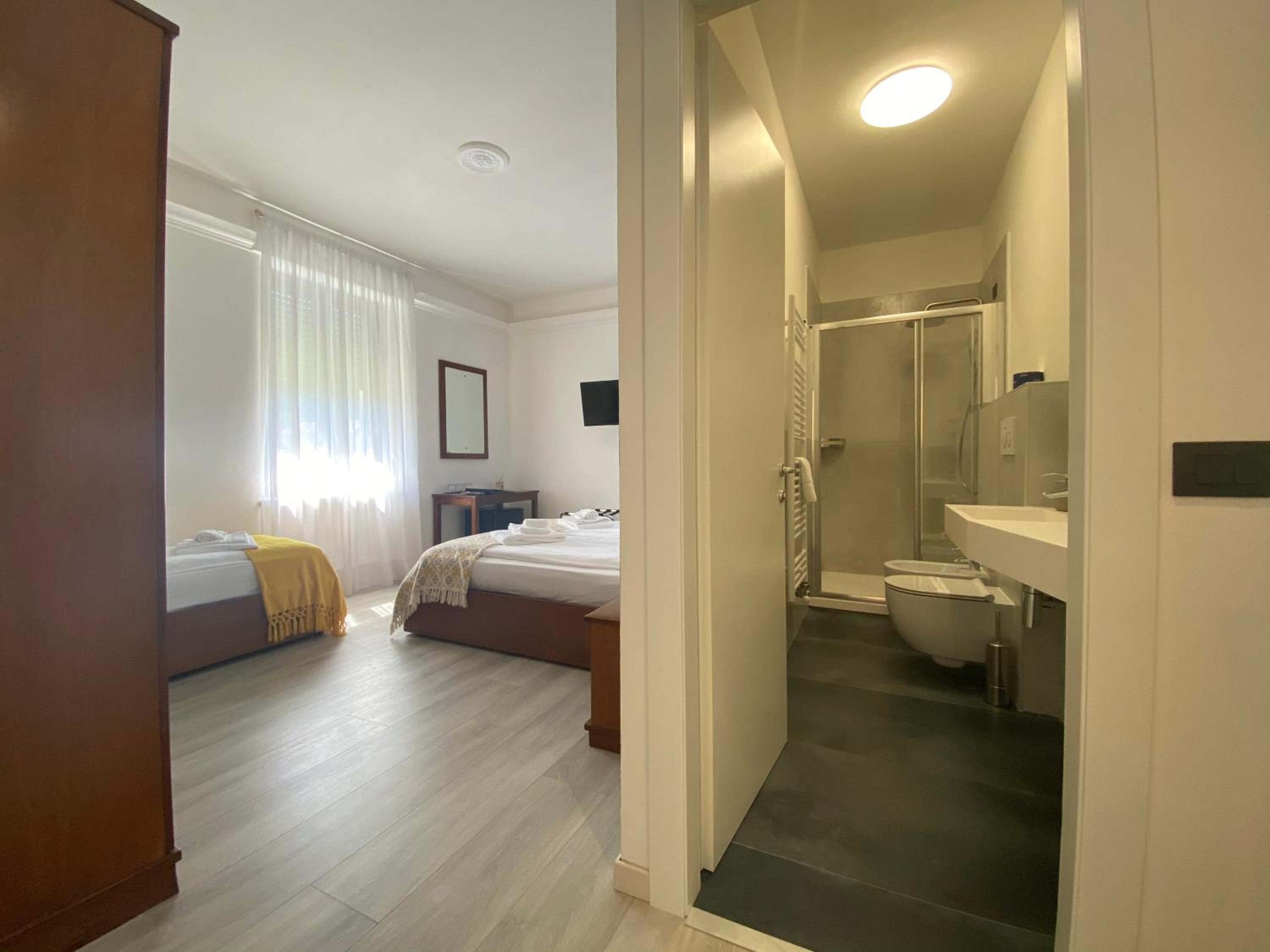 Triple Room with Lake View