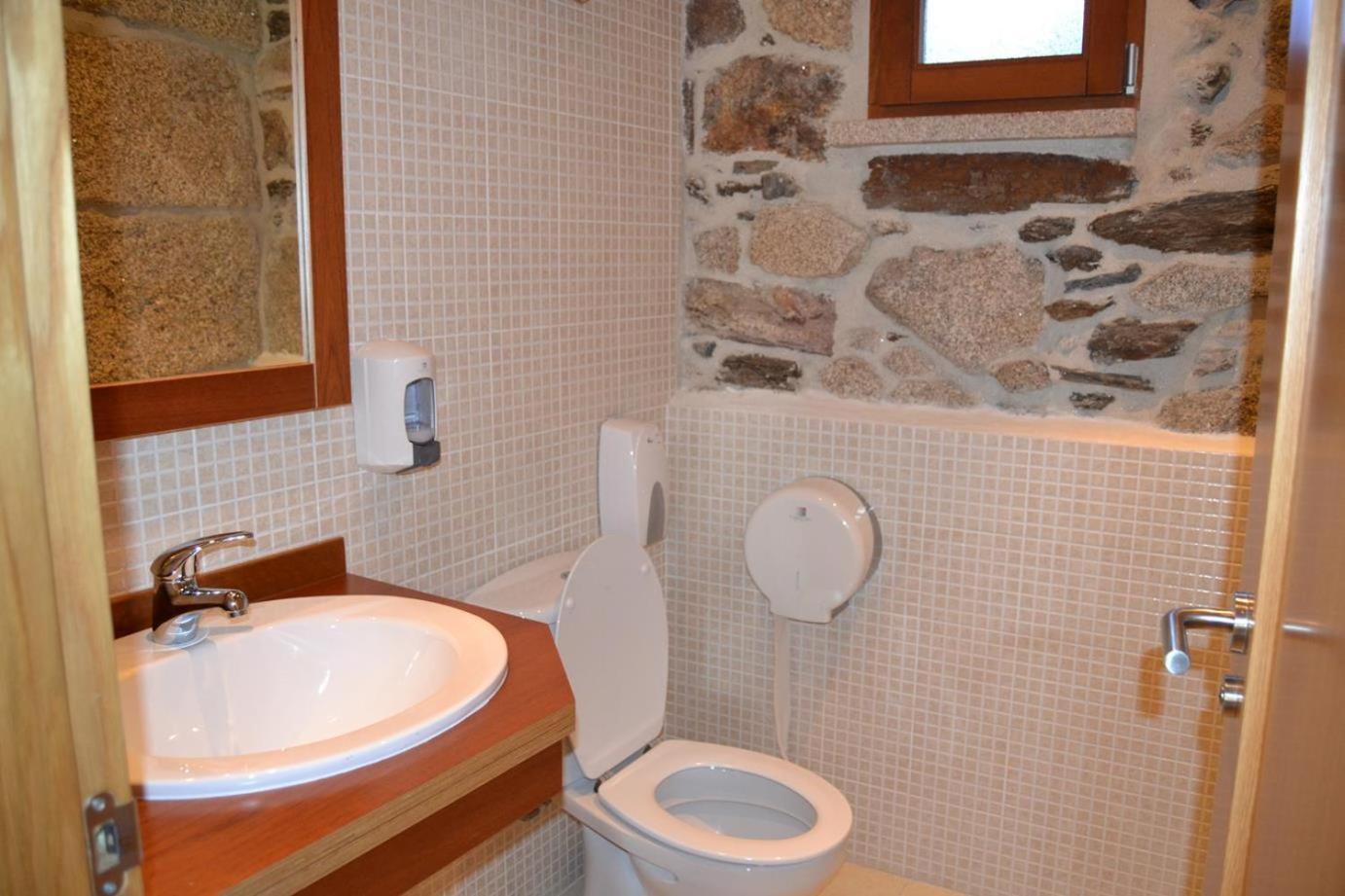 Double or Twin Room with Disability Access photo 3