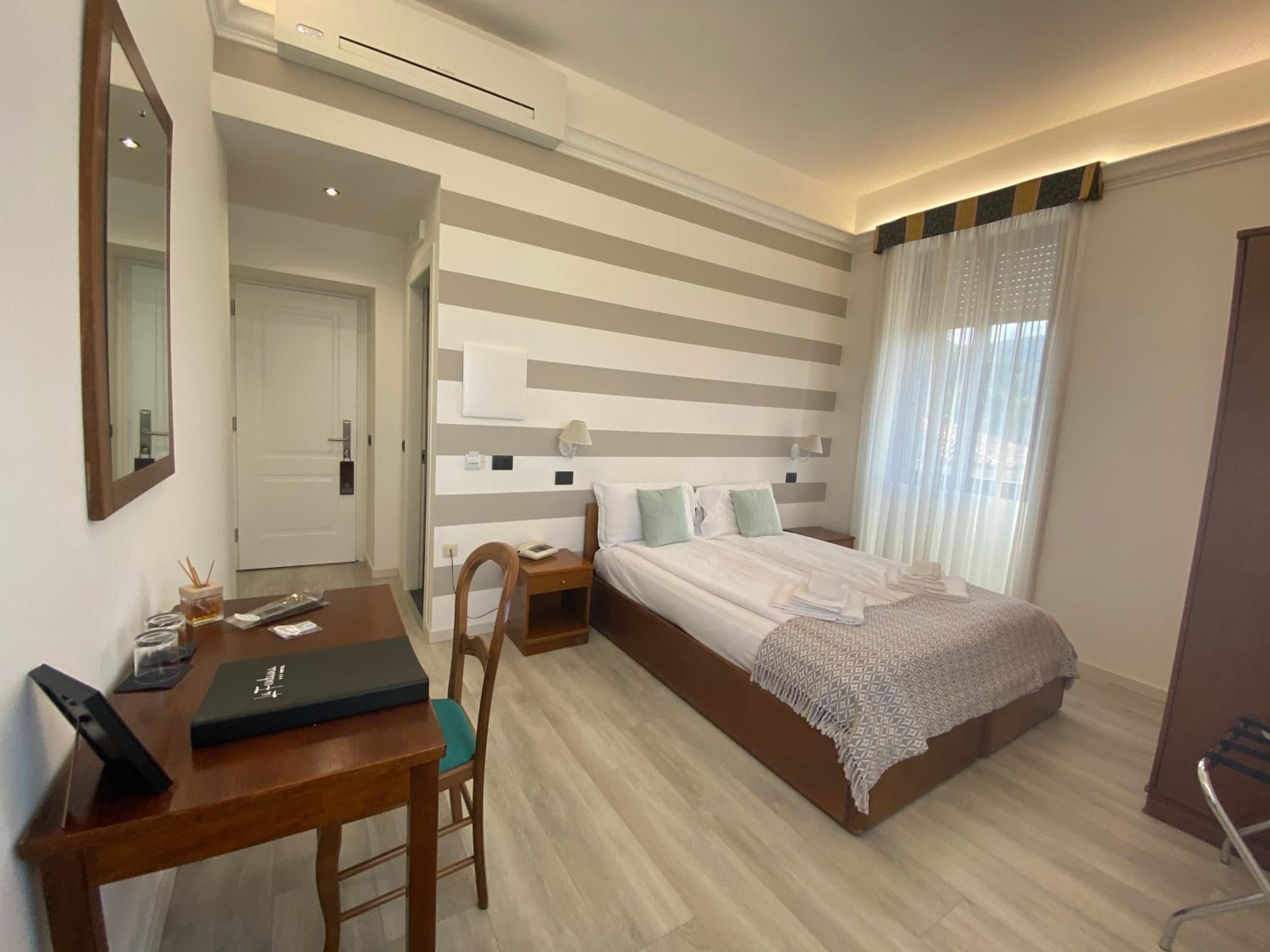 Double Room with Lake View