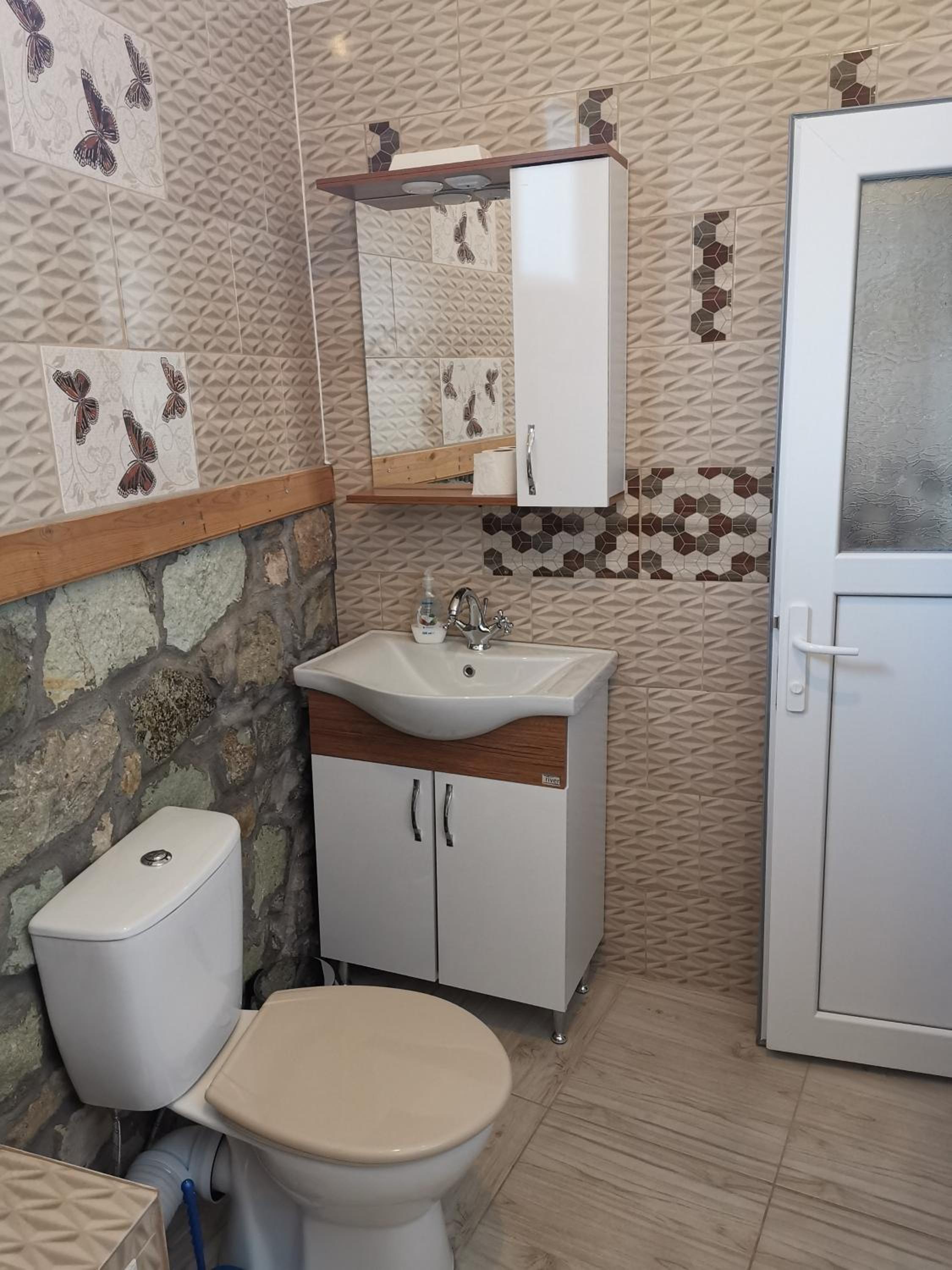 Standard Double or Twin Room with Balcony - Photo 4
