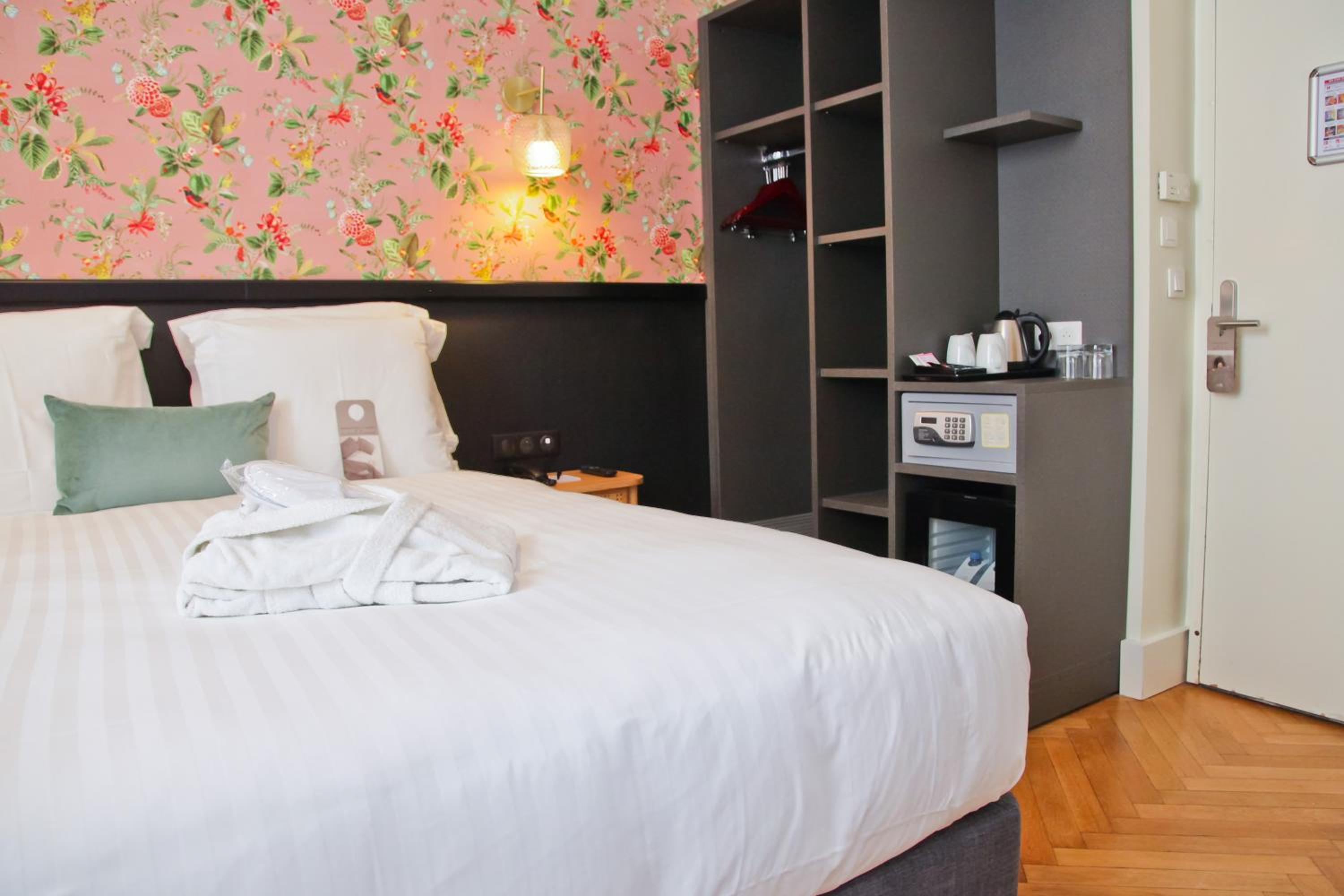 Standard Single Room thumbnail 5